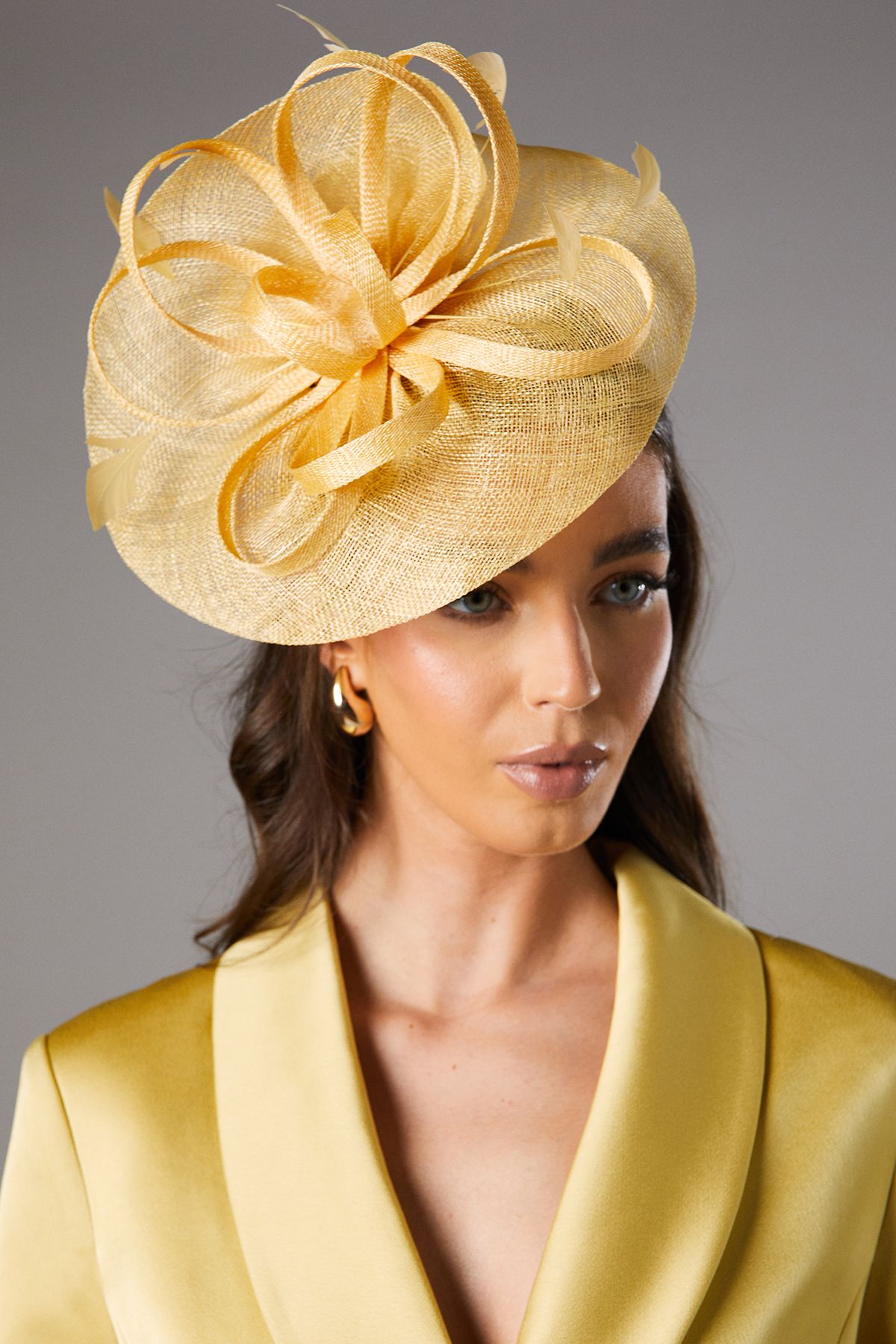 Coast Loop And Feather Upturn Disc Fascinator Lemon image 3