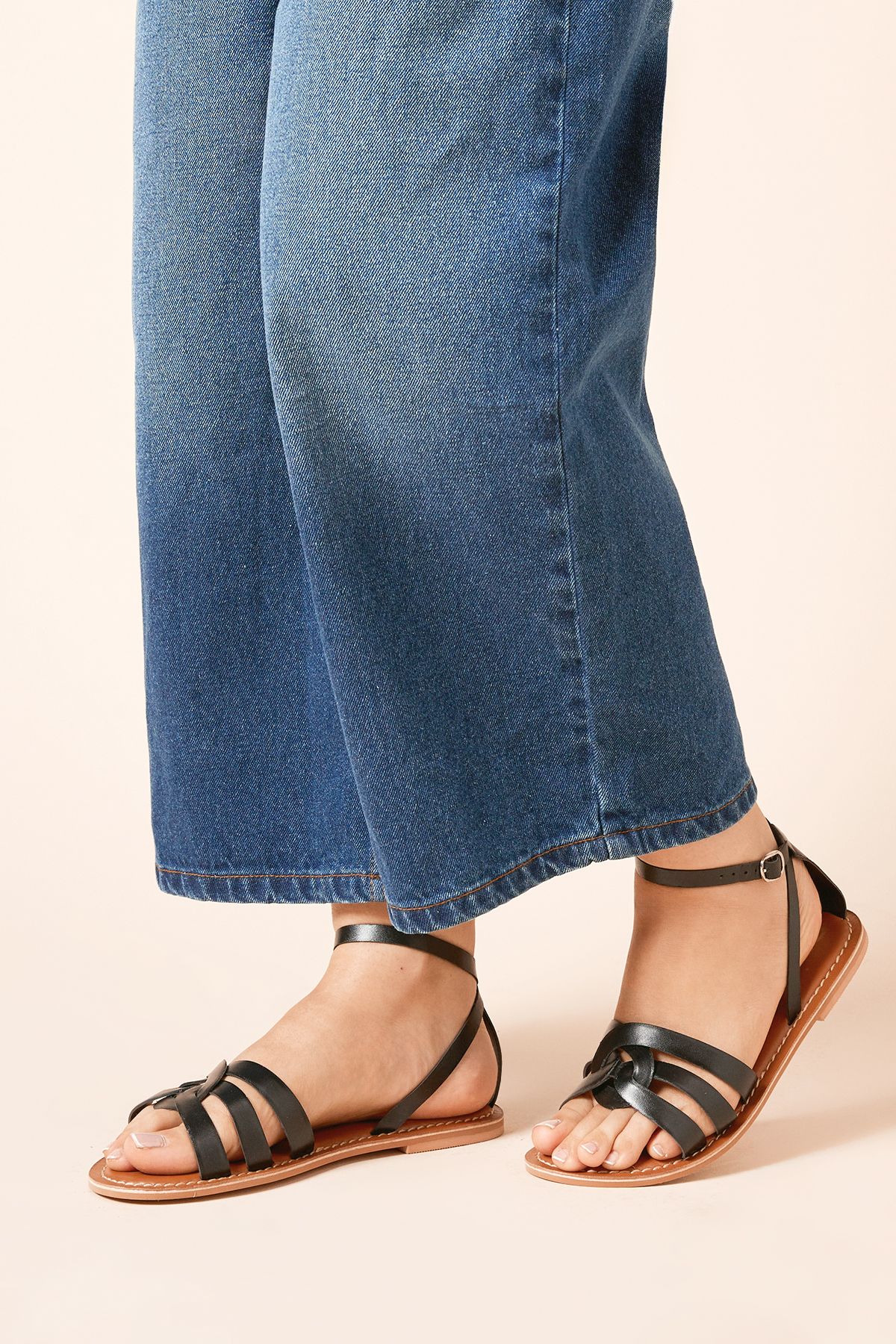 Dorothy Perkins Wide Fit Jaleesa Real Leather Woven Flat Sandals Black image 3