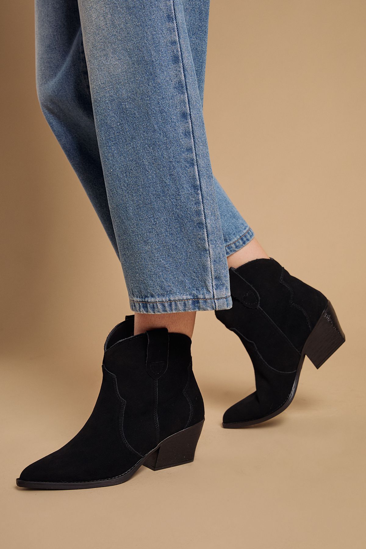 Oasis Amber Real Suede Western Ankle Boots Natural Black