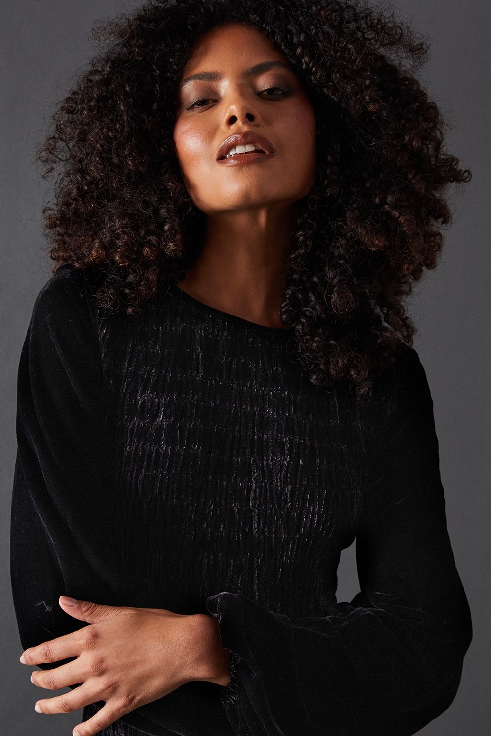 Warehouse Velvet Ruched Body Puff Sleeve Midi Dress Black image 2