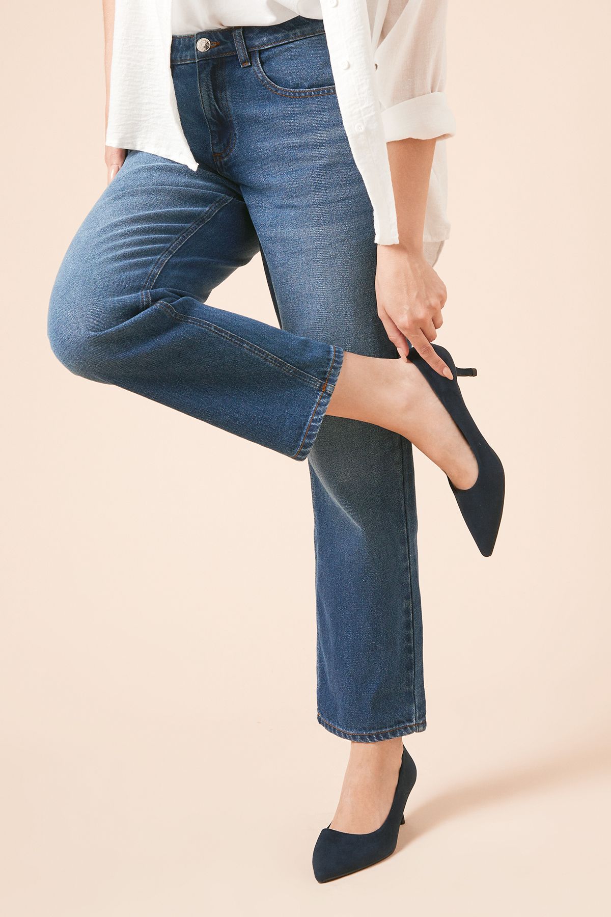 Dorothy Perkins Dove Kitten Heel Court Shoes Navy image 2