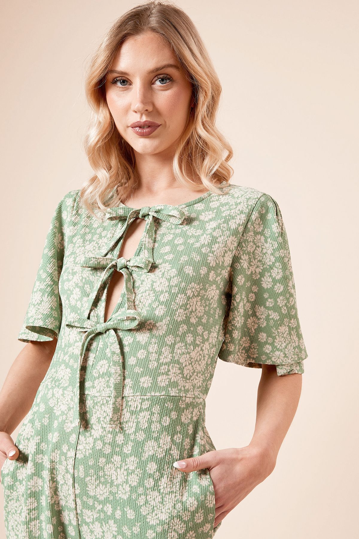 Dorothy Perkins Green Ditsy Bow Tie Front Angel Sleeve Jersey Jumpsuit Green image 4