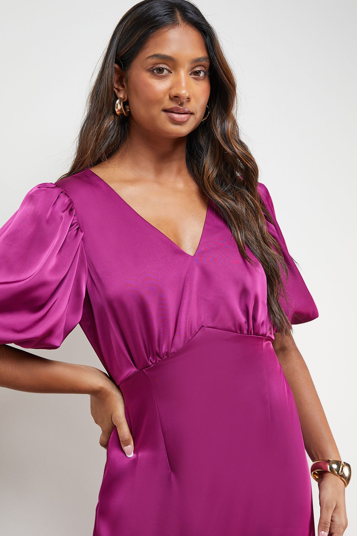 Oasis Satin Puff Sleeve V Neck Fishtail Maxi Dress Fuchsia image 4