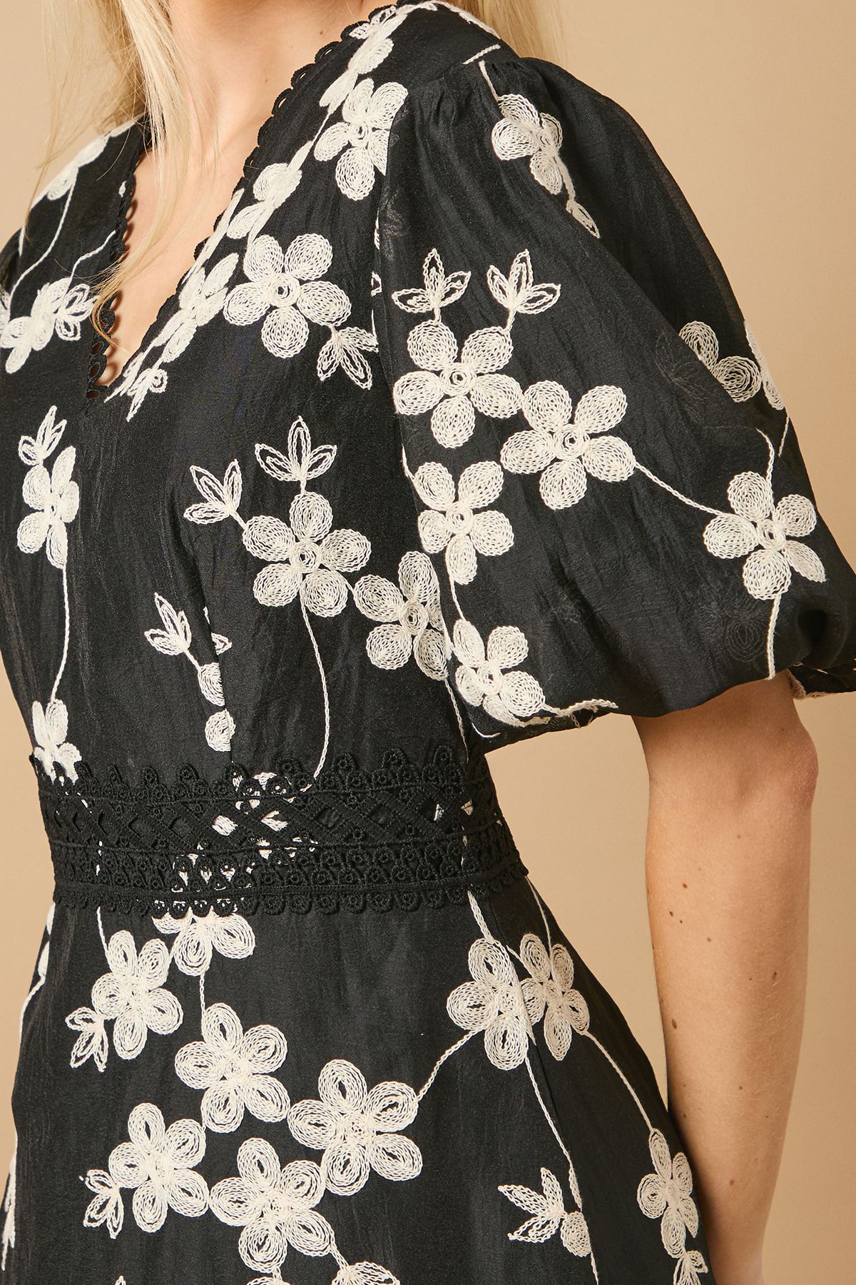 Oasis Lace Trim V Neck Puff Sleeve Midi Dress Black image 5