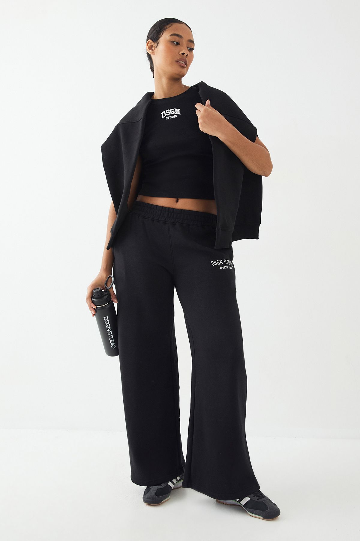 DSGN Studio Petite DSGN Studio Applique Straight Leg Jogger Black