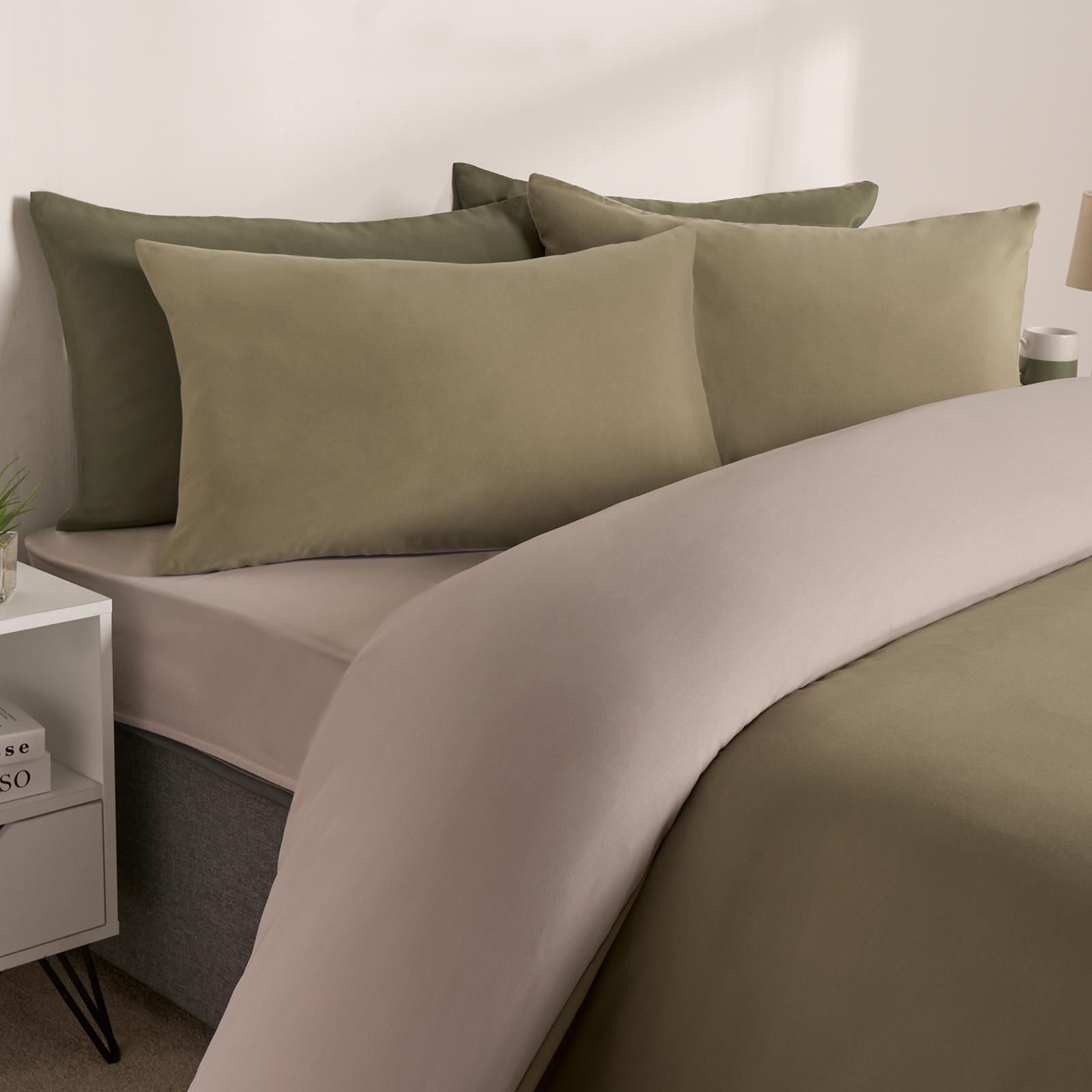 OHS Plain Reversible Duvet Cover With Pillowcase Set image 3