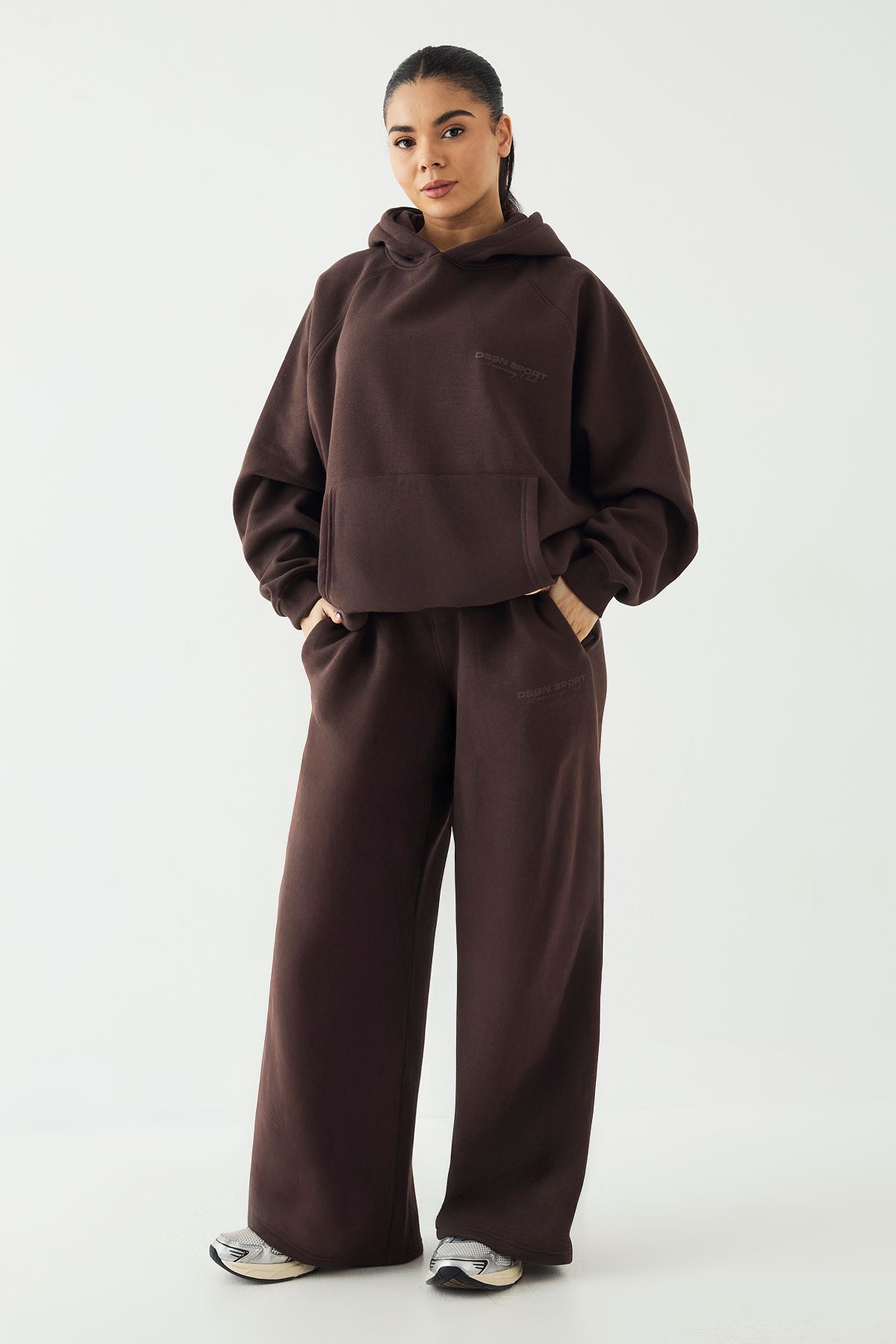 DSGN Studio DSGN Studio Sport Training Club Straight Leg Jogger Coffee Bean