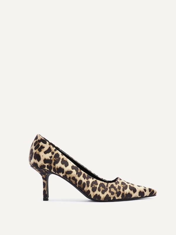 Linzi Kat Leopard Print Scuba Court Heel
