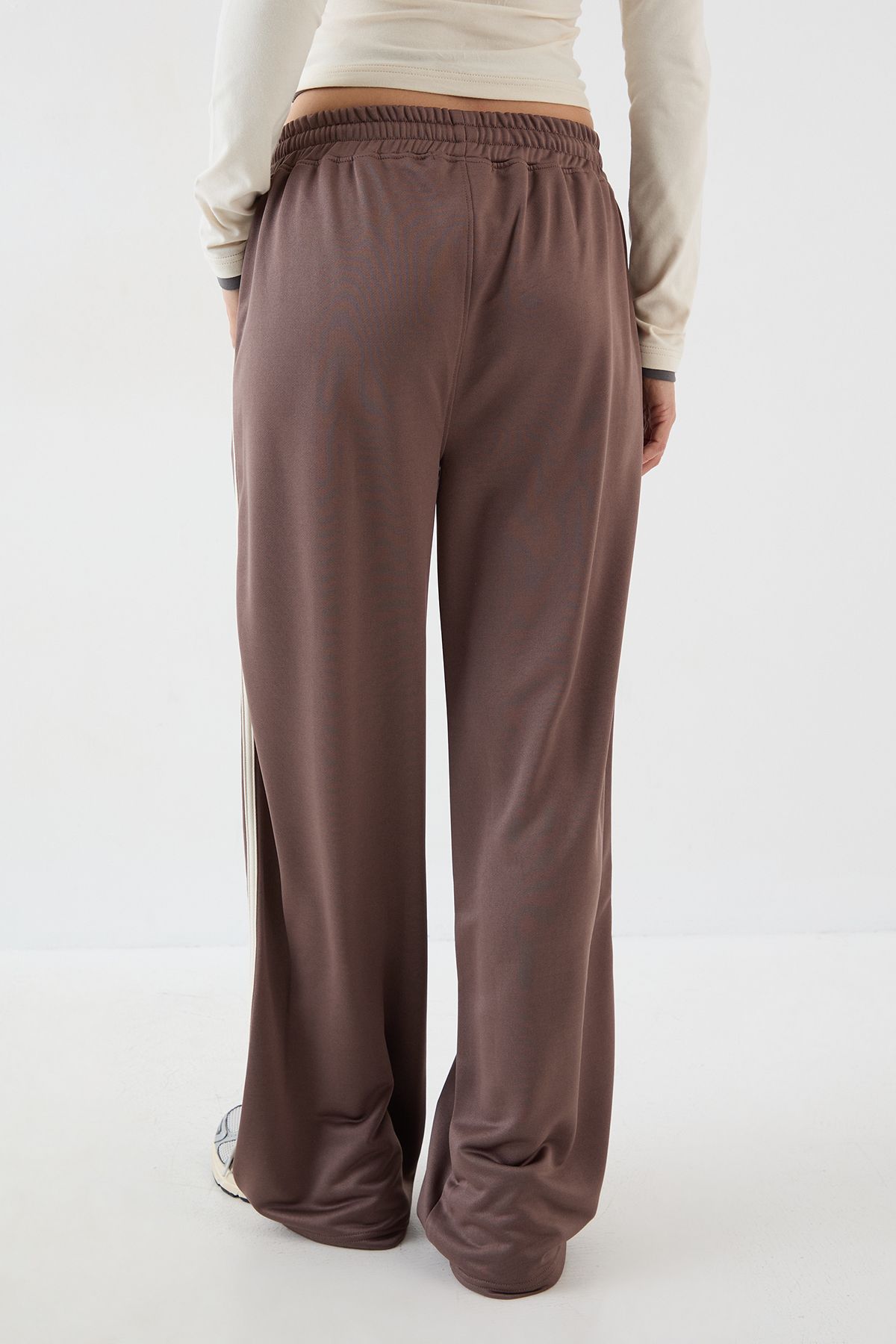 DSGN Studio DSGN Studio Tricot Contrast Straight Leg Jogger Taupe image 2