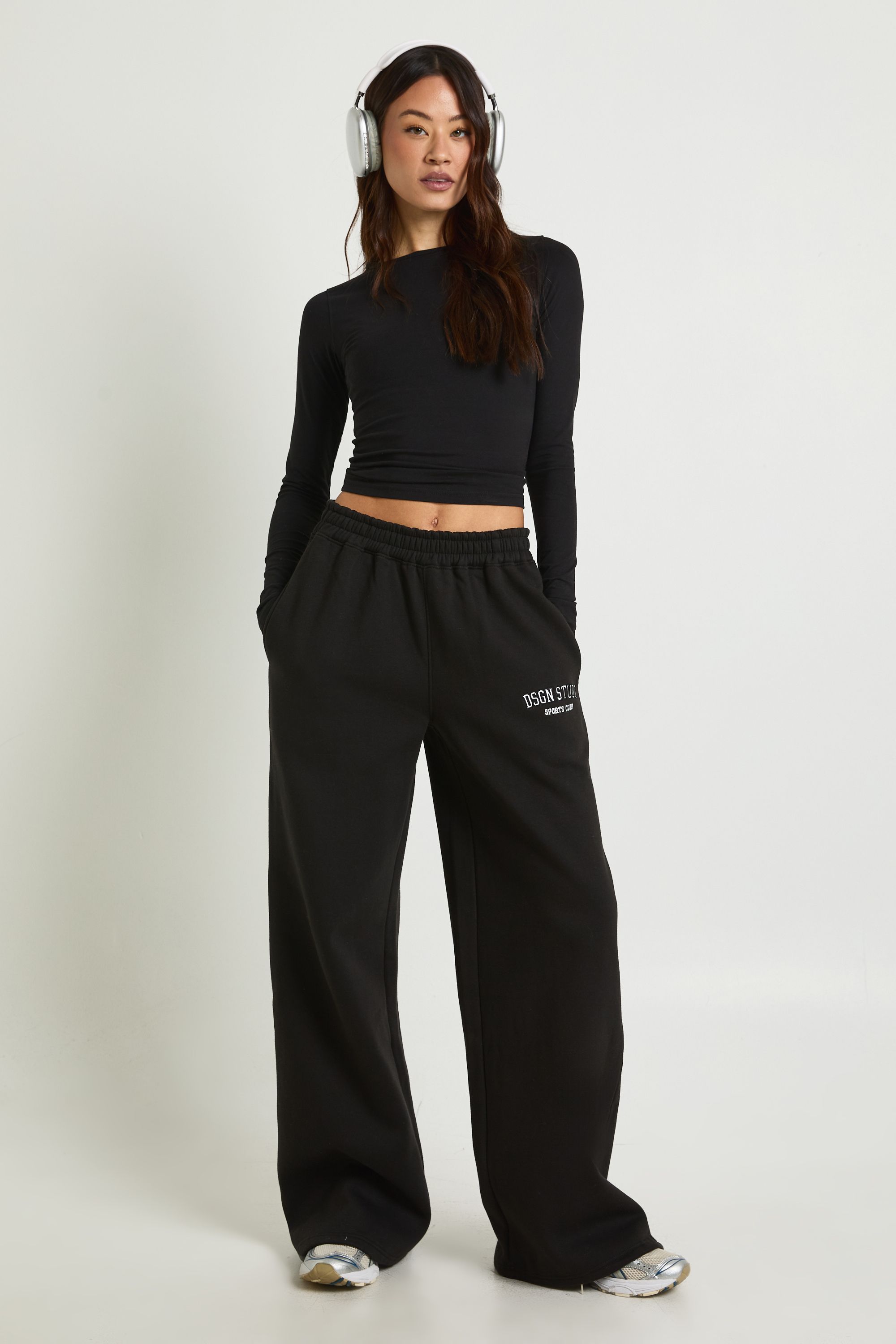 DSGN Studio Tall DSGN Studio Applique Straight Leg Jogger Black image 5