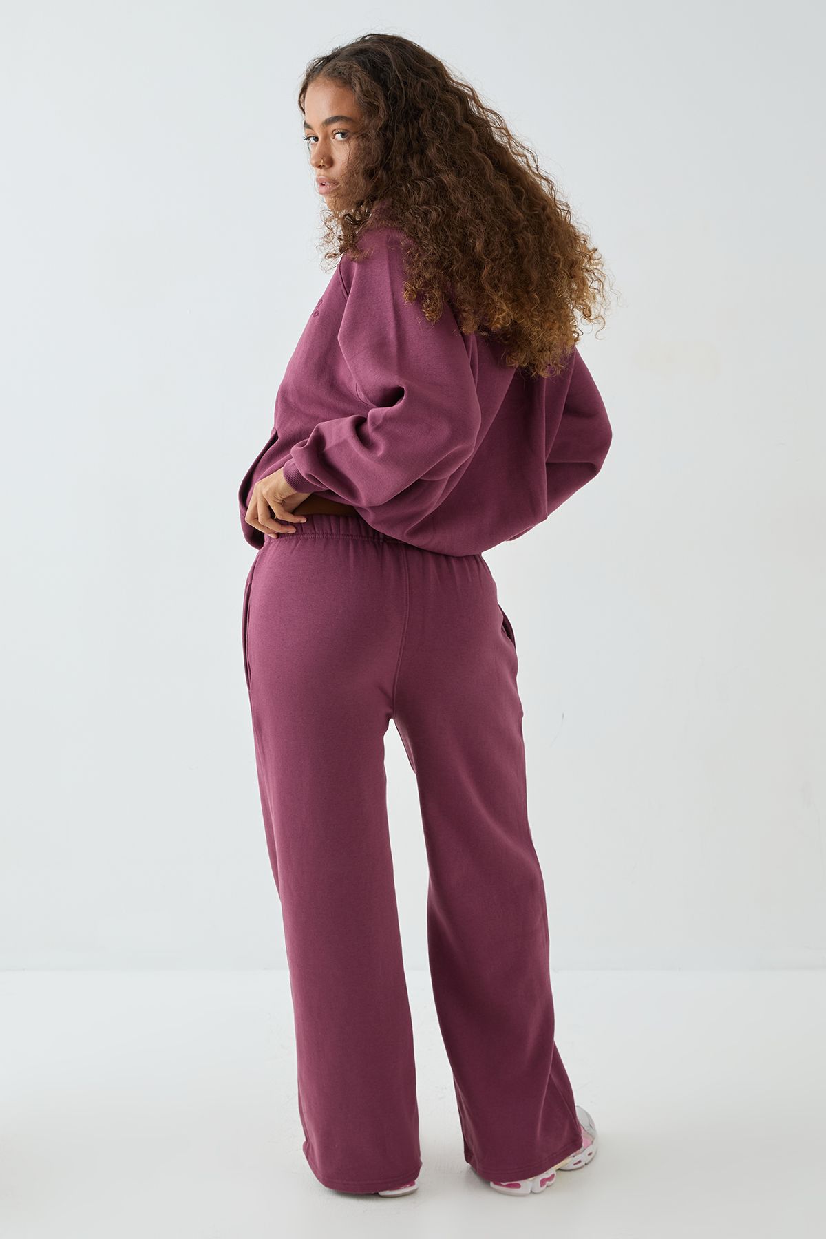 DSGN Studio DSGN Studio Contrast Script Straight Leg Jogger Plum image 2