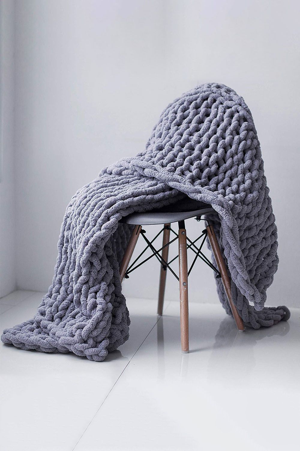 Living and Home 100*120cm Hand-Woven Chenille Blanket for Couch and Bed image 5