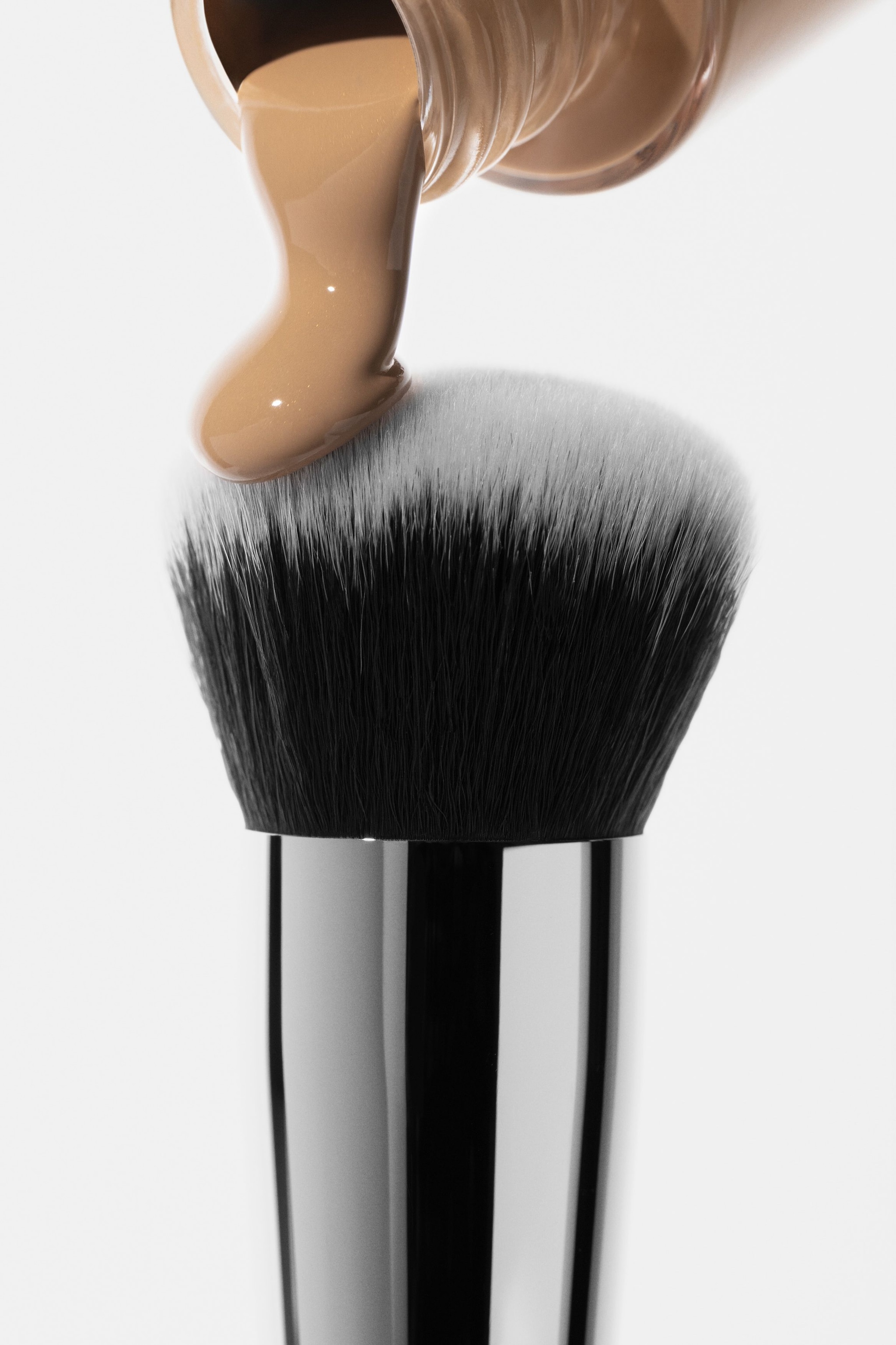 INGLOT All Covered Face Foundation image 3