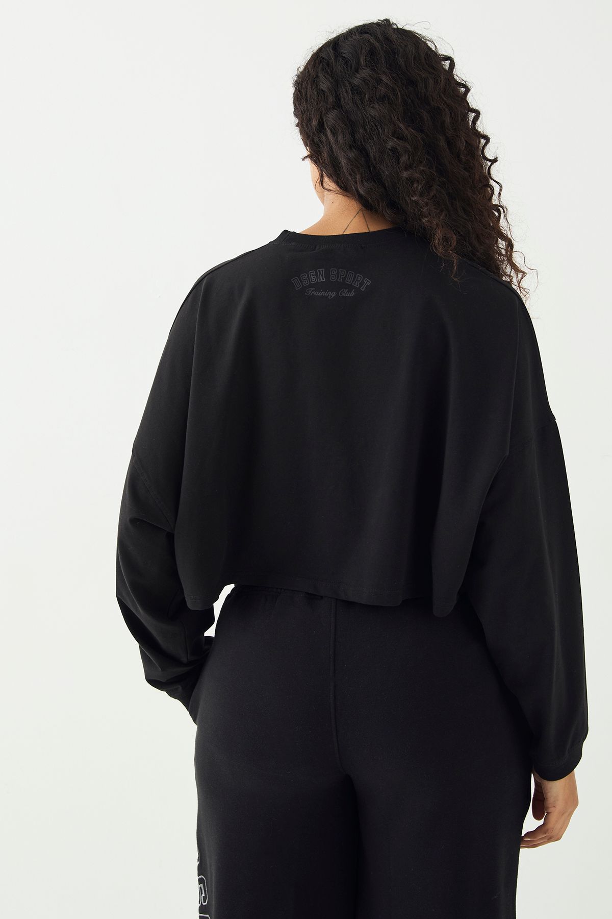 DSGN Studio DSGN Studio Sport Oversized Boxy Crop Long Sleeve T-Shirt Black image 2