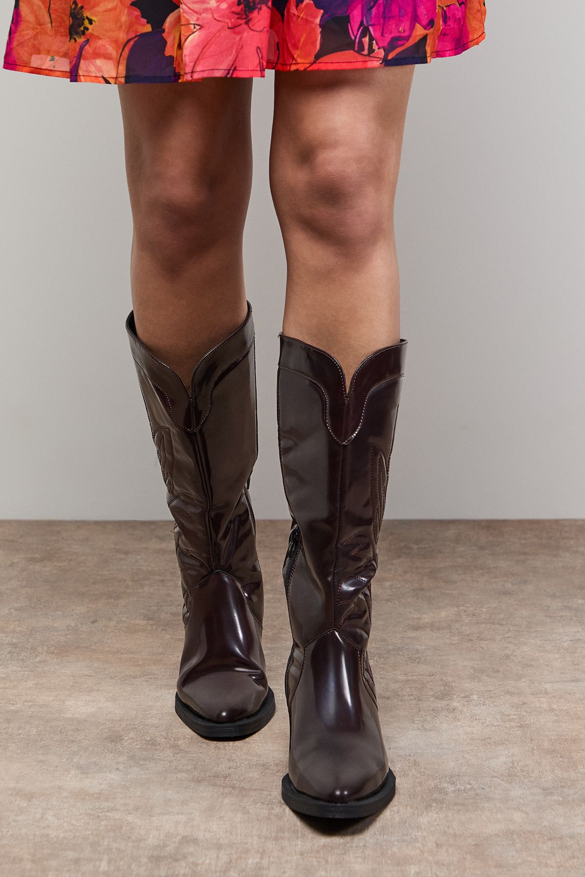Oasis Louise Faux Leather Stitch Detail Western Knee Boots Cherry image 3