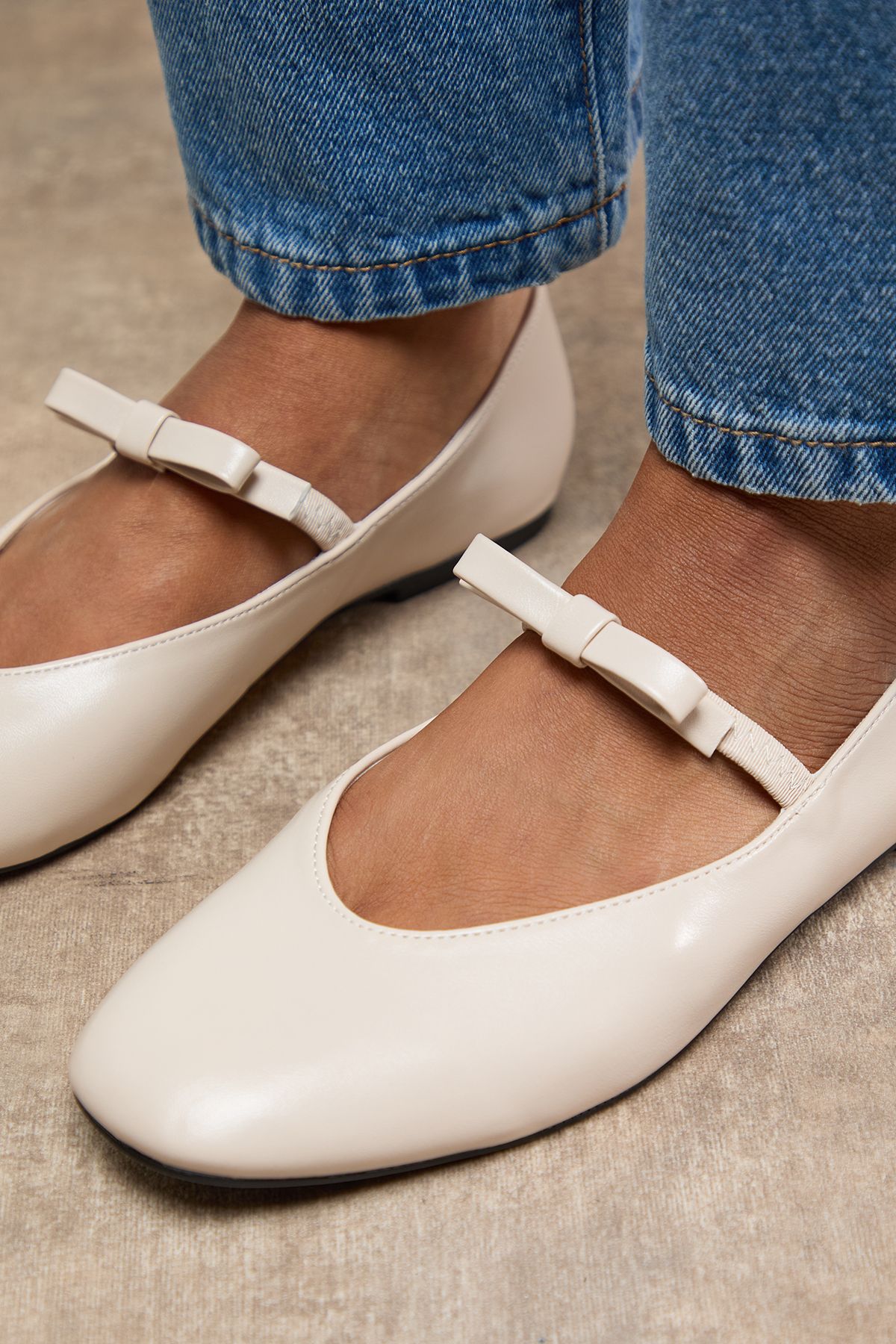 Oasis Pippin Bow Detail Mary Jane Ballet Pumps Beige image 3