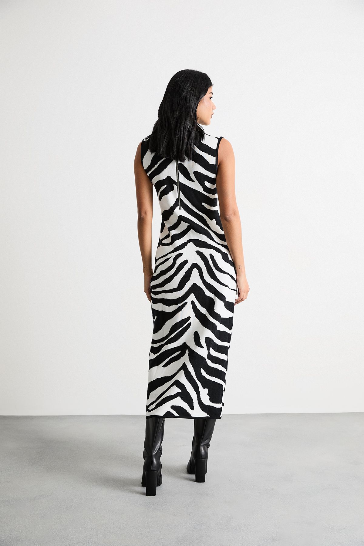 Warehouse Animal Zebra Jaquard Knitted Midi Dress Zebra image 3