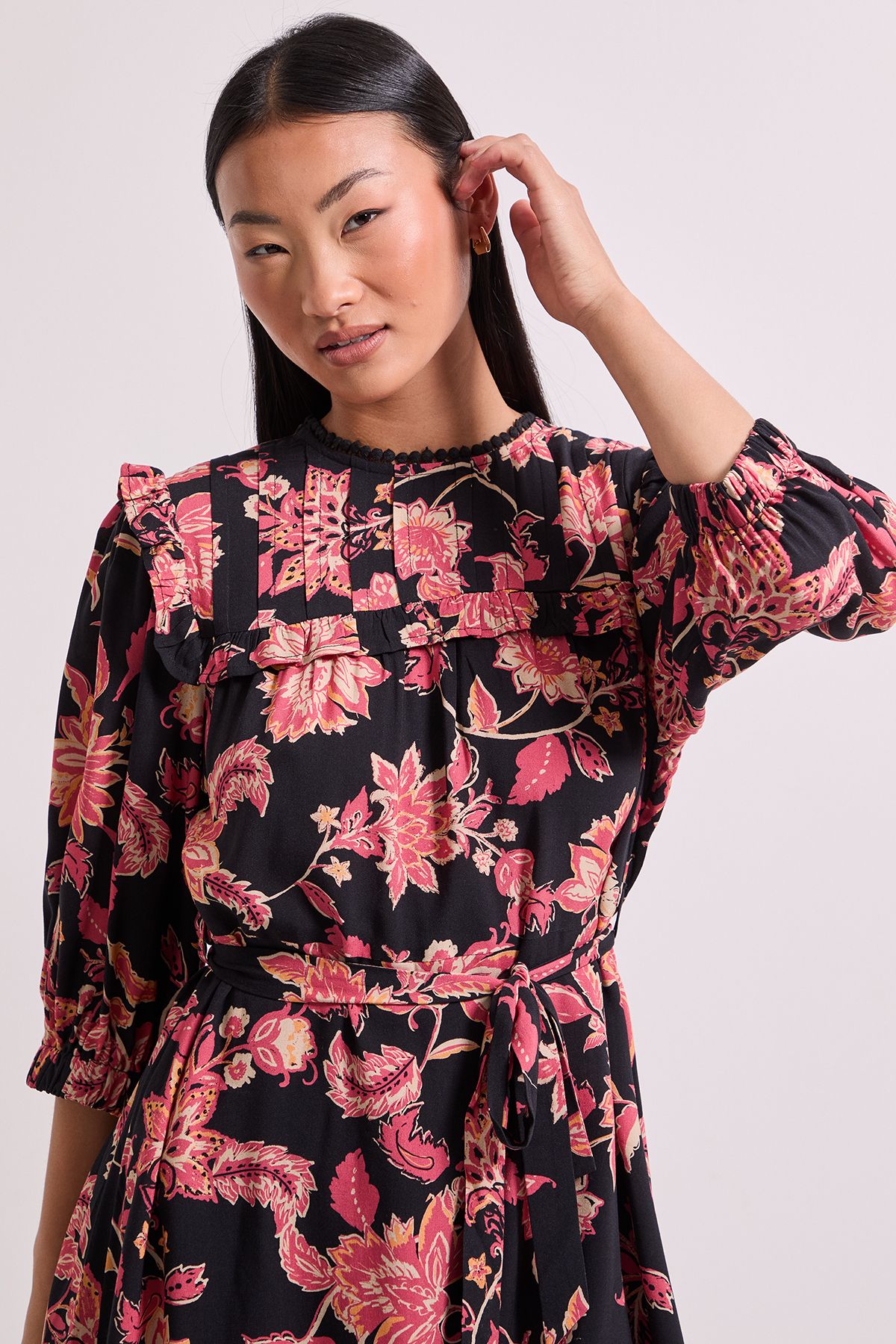 Dorothy Perkins Petite Tie Waist Yoke Frill Detail Printed Belted Mini Dress Black image 3