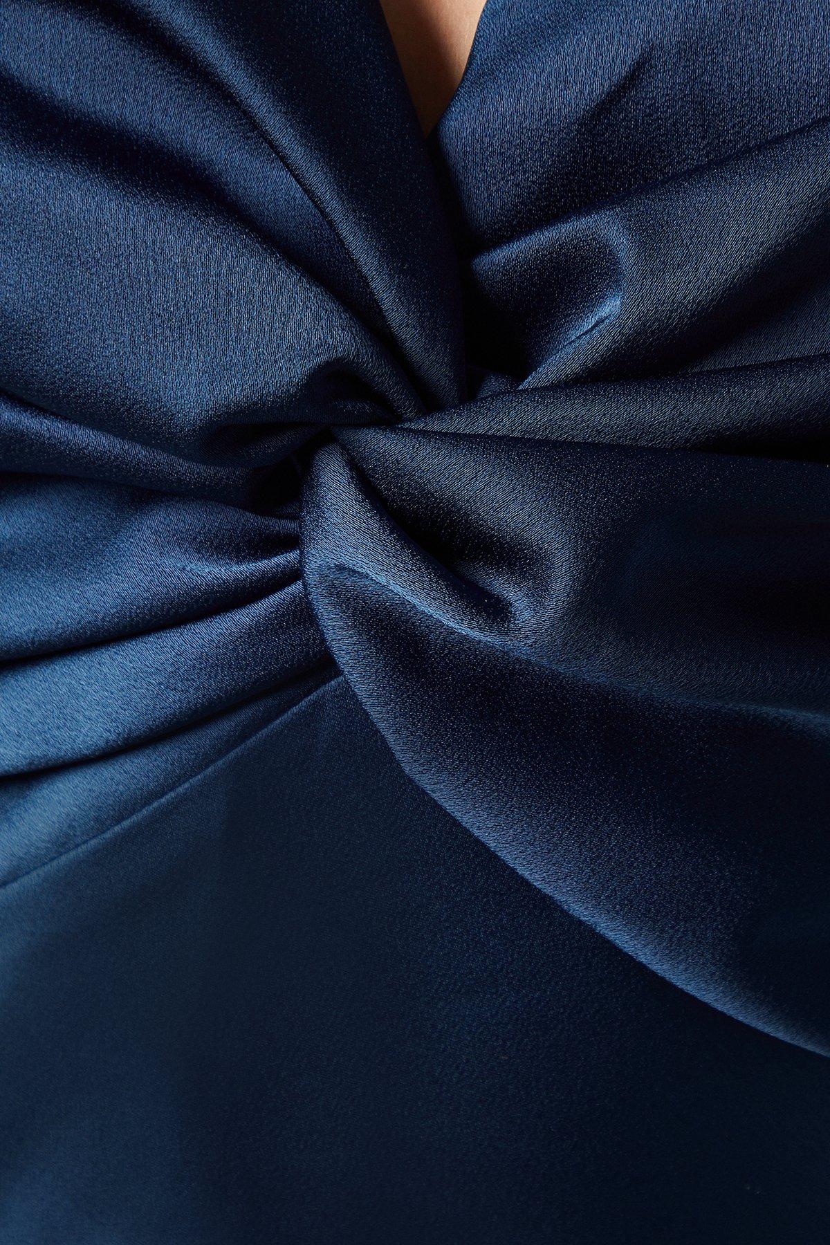Oasis Satin Twist Front Angel Sleeve Midi Bridesmaids Dress Navy image 5