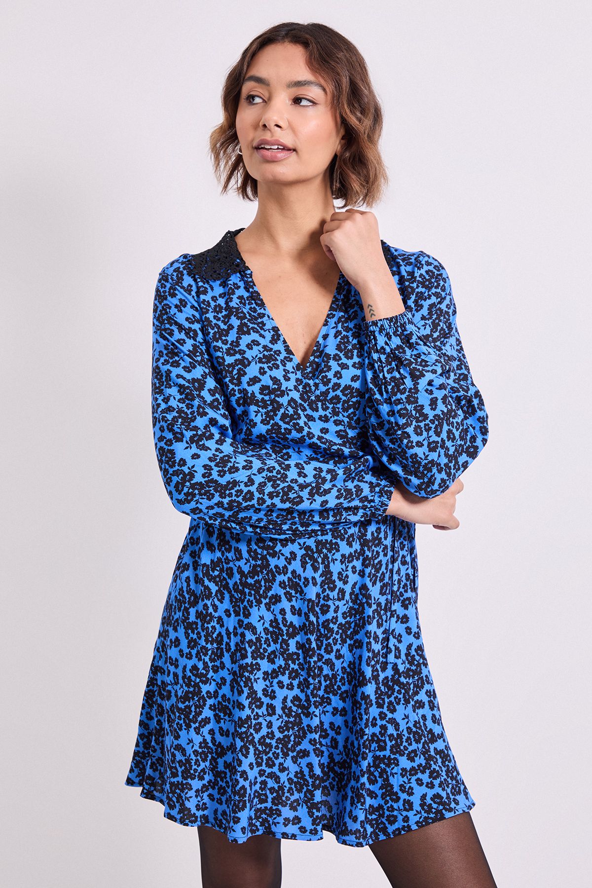Dorothy Perkins Blue Floral Lace Collar Detail Wrap Printed Mini Dress Blue image 2