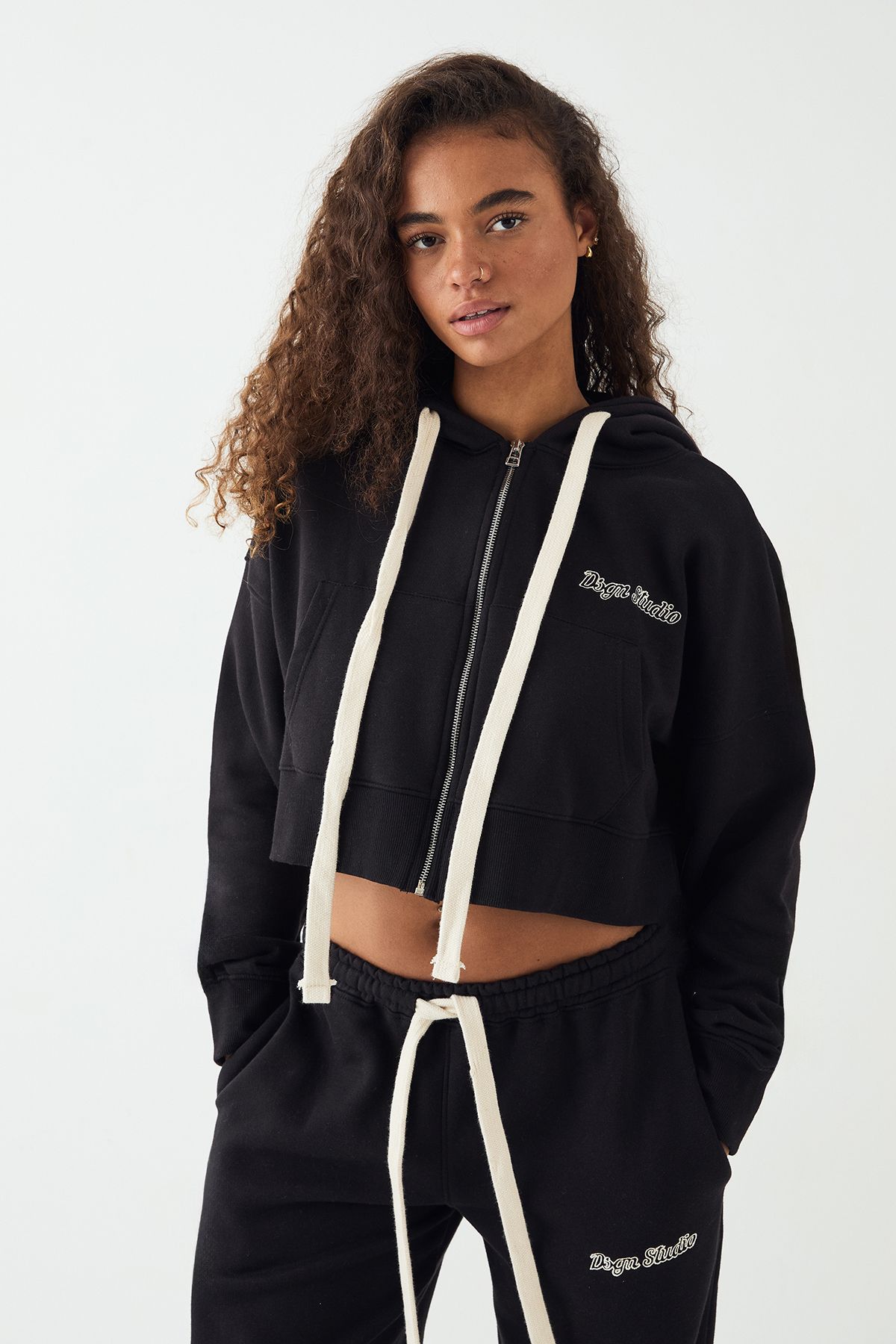 DSGN Studio DSGN Studio Contrast Drawcord Boxy Crop Hoodie Black image 1
