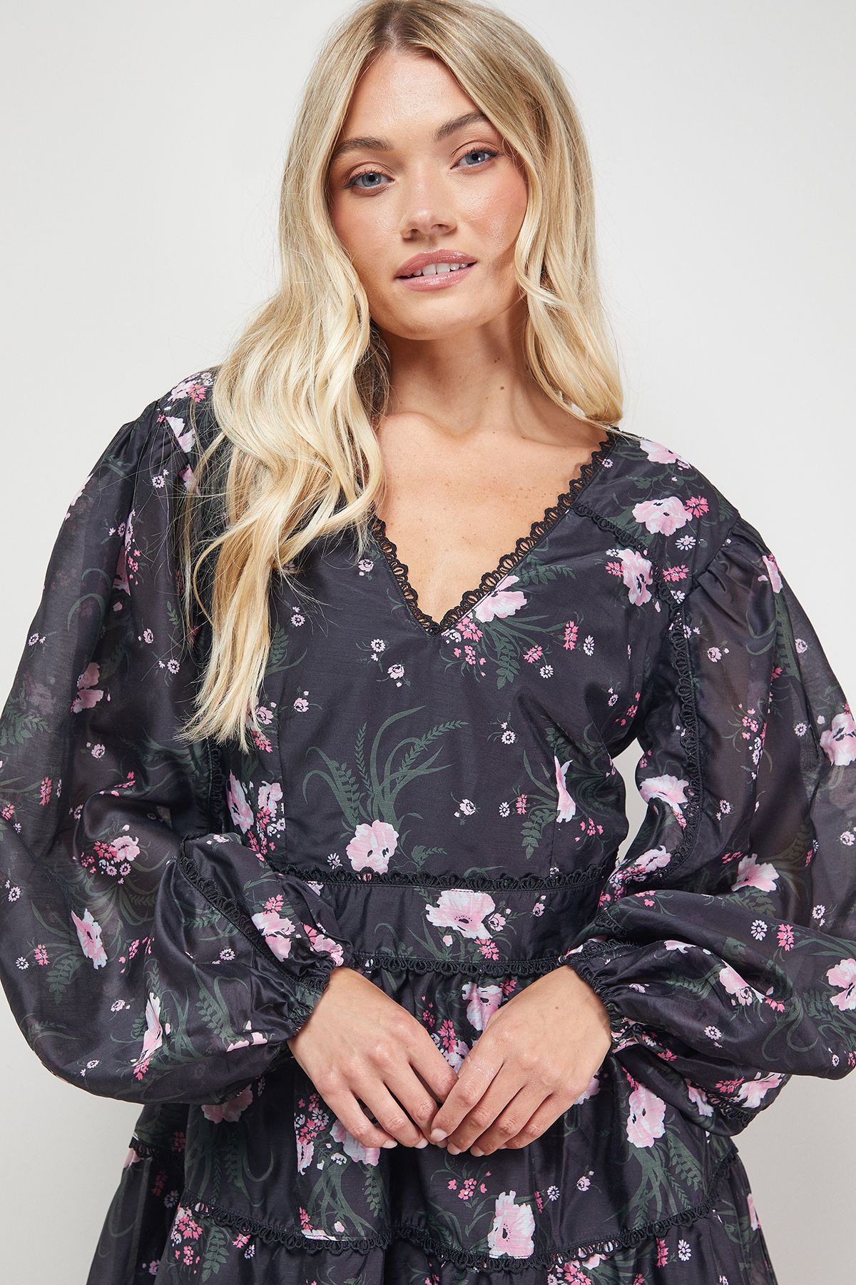 Oasis Printed Trim Detail V Neck Tiered Mini Dress Floral image 3