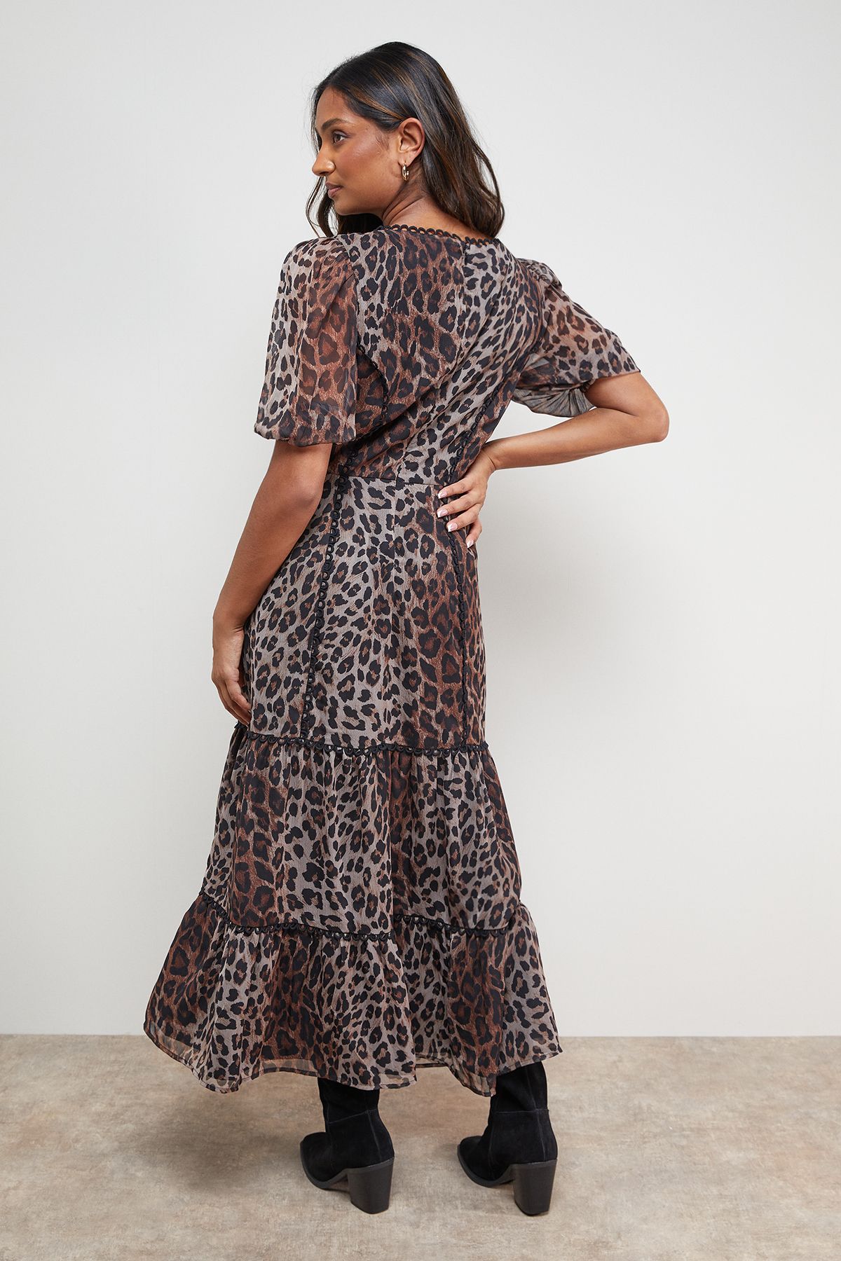 Oasis Printed Square Neck Scallop edge Puff Sleeve Midi Dress Animal image 3