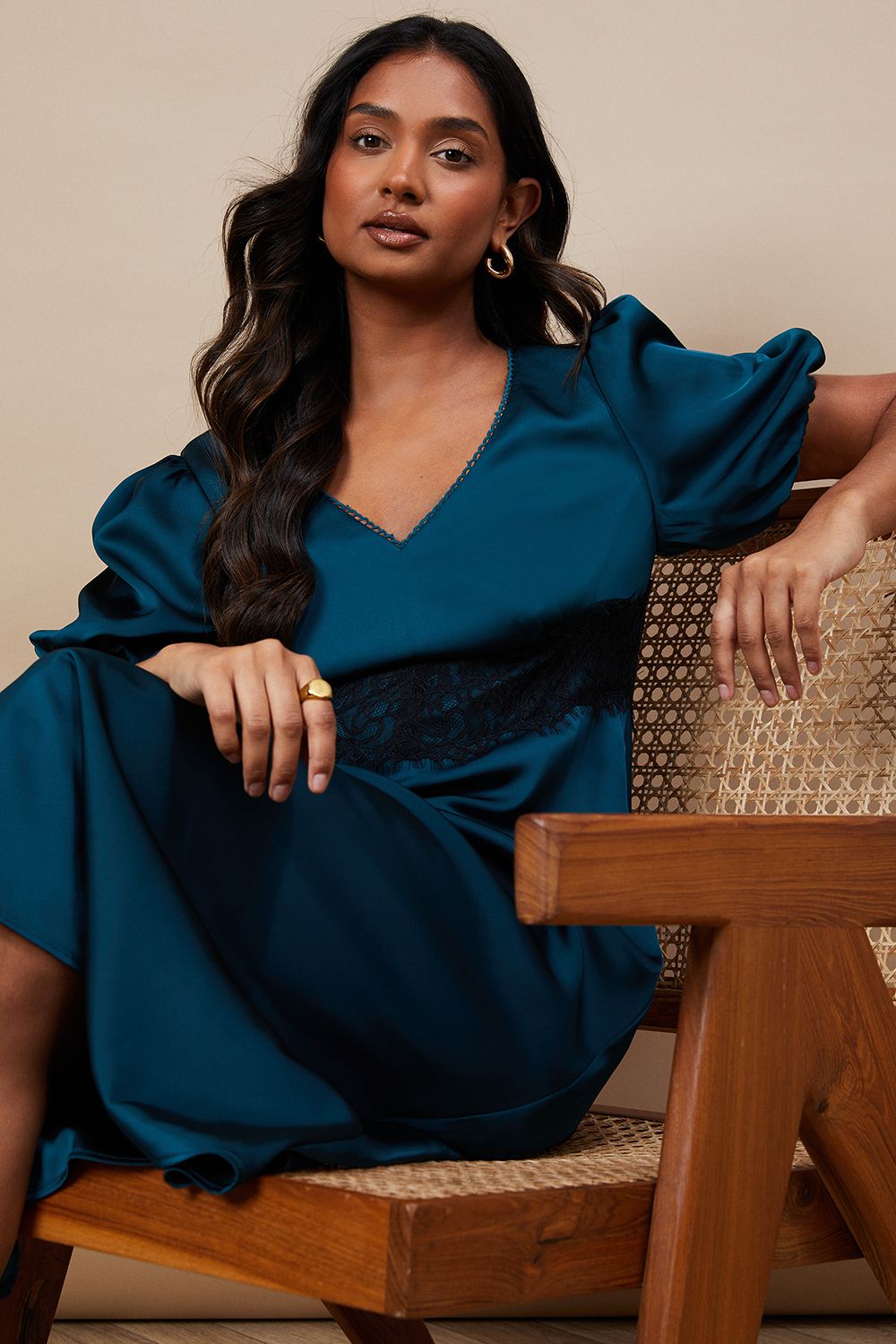 Oasis Occasion Satin Lace Waist Midi Dress Green image 2