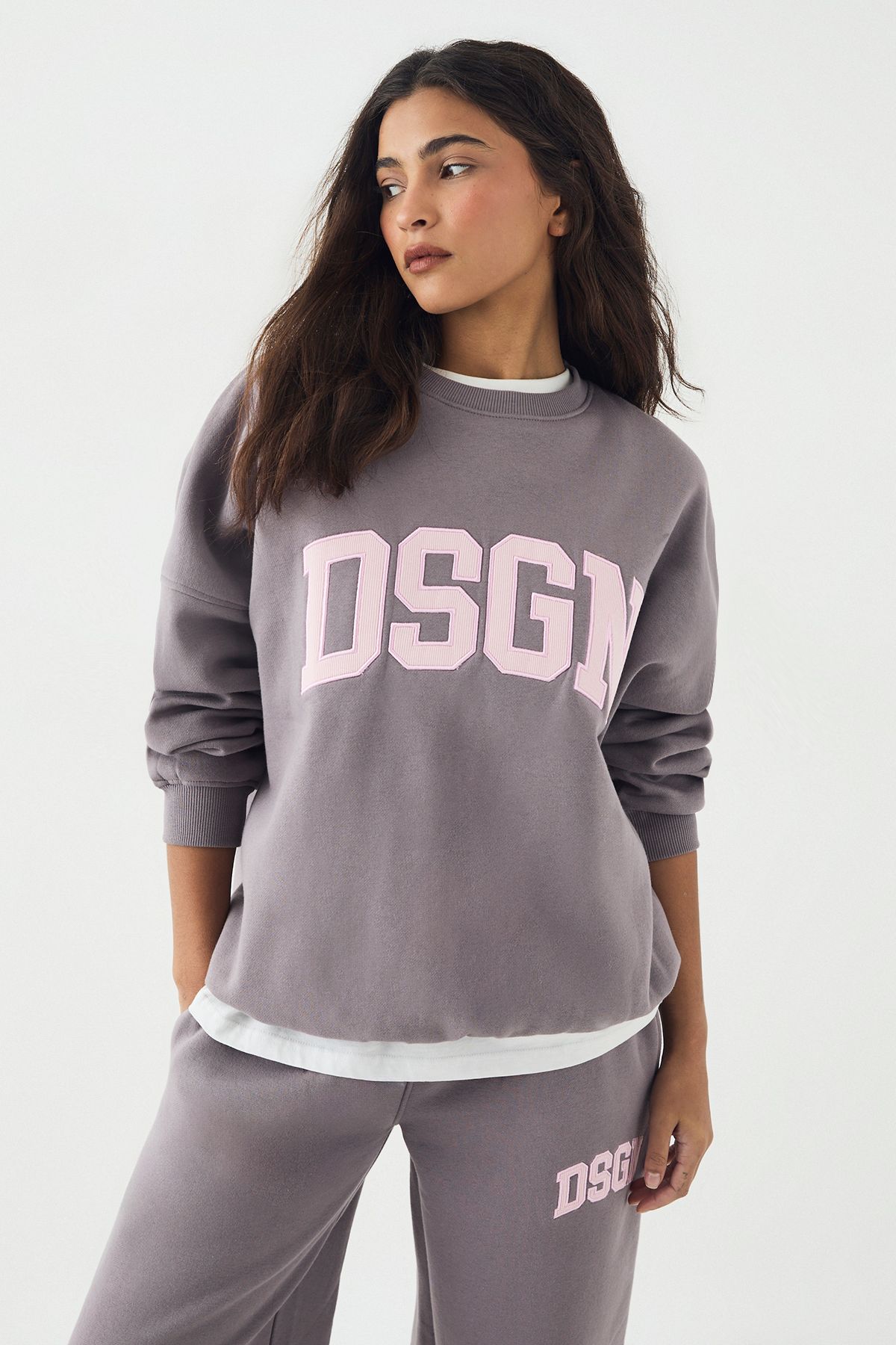DSGN Studio DSGN Studio Cord Applique Oversized Sweatshirt Mauve image 1