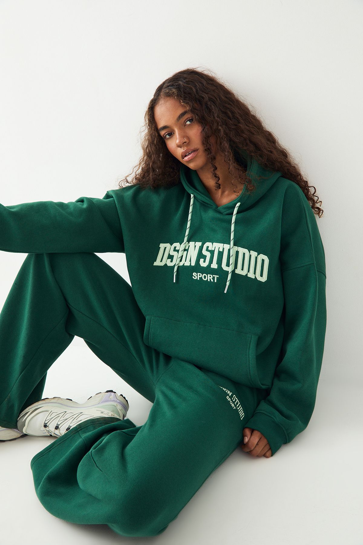 DSGN Studio DSGN Studio Sport Straight Leg Jogger Green image 3