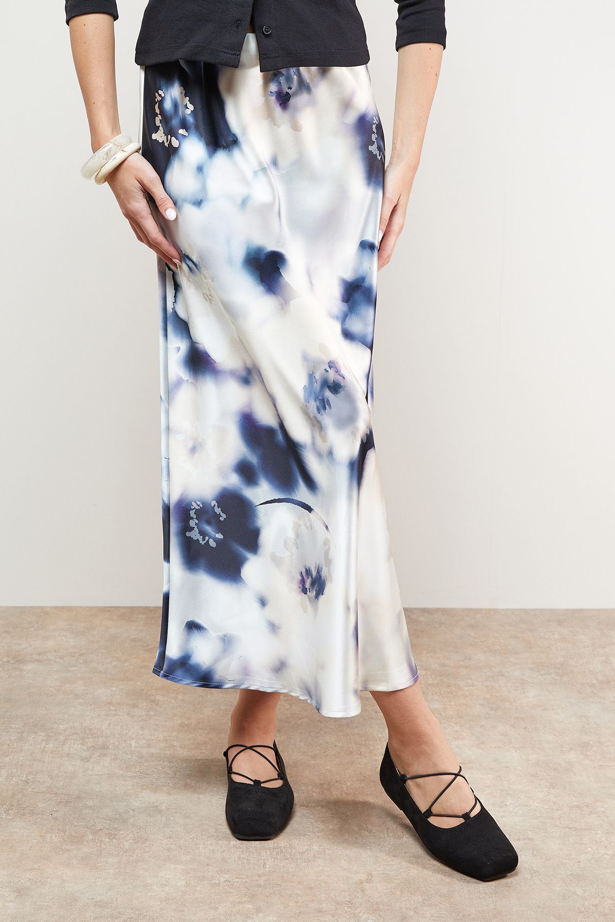 Oasis Printed Satin Bias Midi Skirt Floral image 2