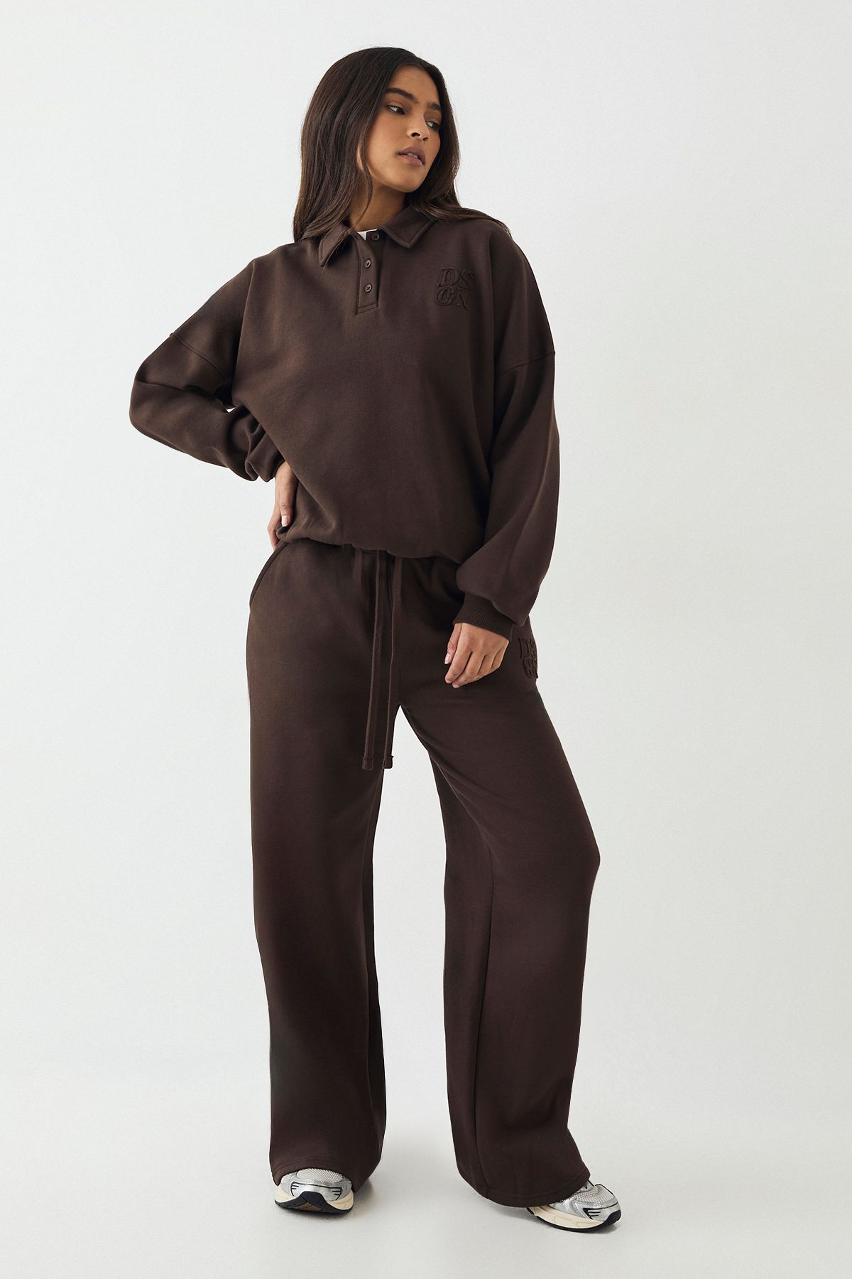 DSGN Studio DSGN Studio Self Fabric Applique Collared Sweatshirt Dark Chocolate image 3