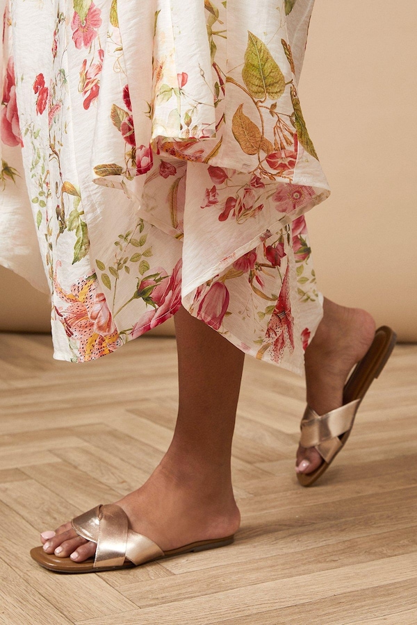 Oasis Fleeta Leather Twist Flat Sliders Gold