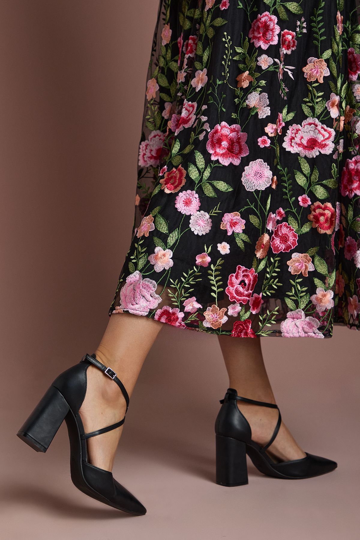 Coast Treat Faux Leather  Cross Strap Pointed Block Heel Court Shoes Black image 4