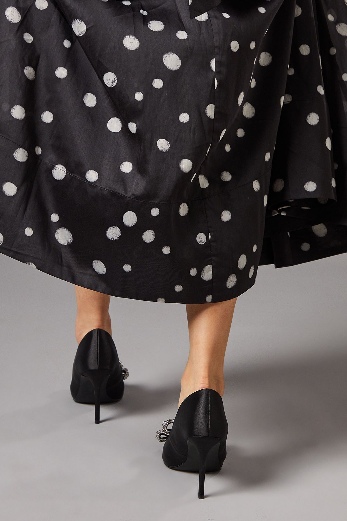 Coast Wide Fit Tania Satin Embellished Bow High Heel Stiletto Court Shoes Black image 4