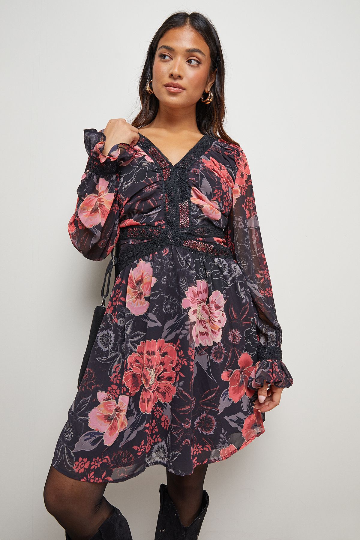 Oasis Petite Printed Lace Trim Gathered V Neck Mini Dress Floral image 2