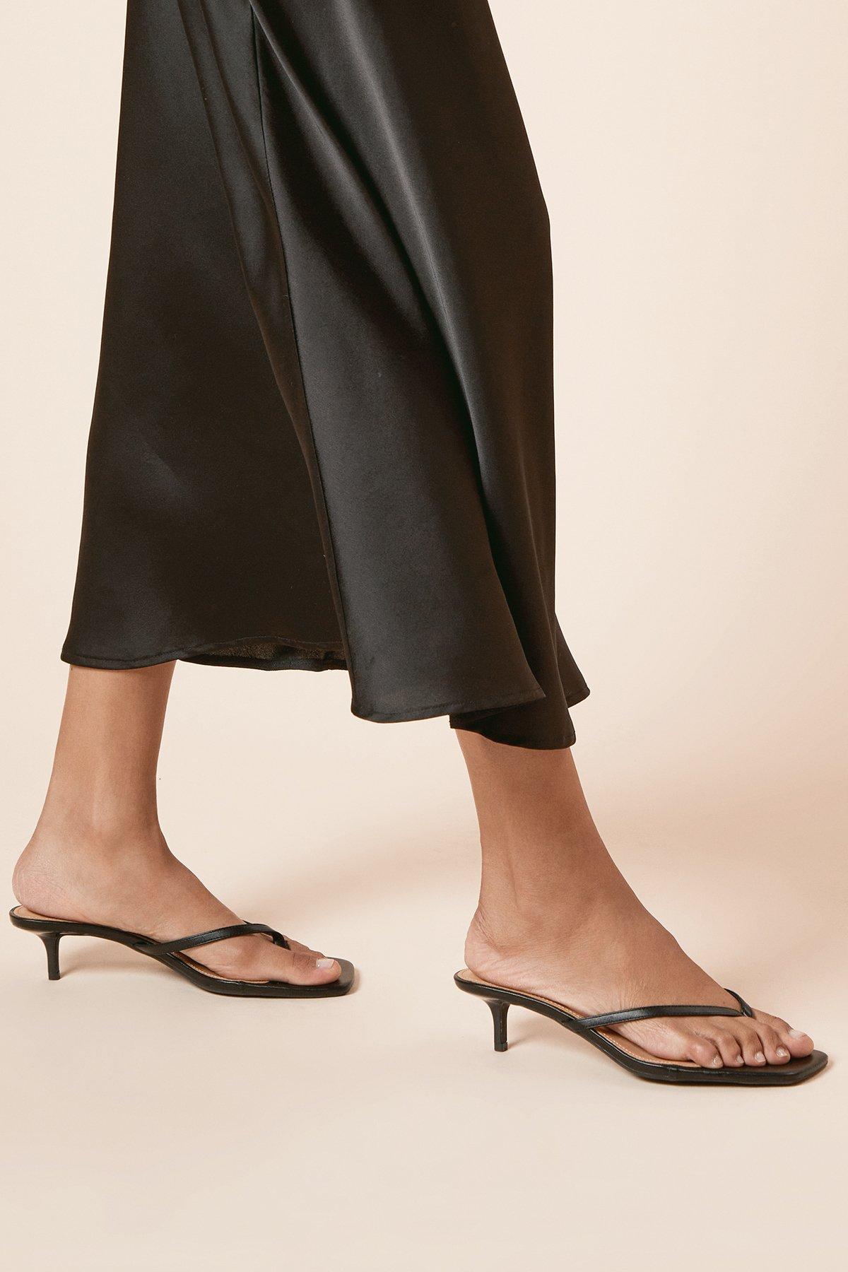 Dorothy Perkins Catriona Faux Leather Kitten Heel Toe Thong Sandals Black image 3