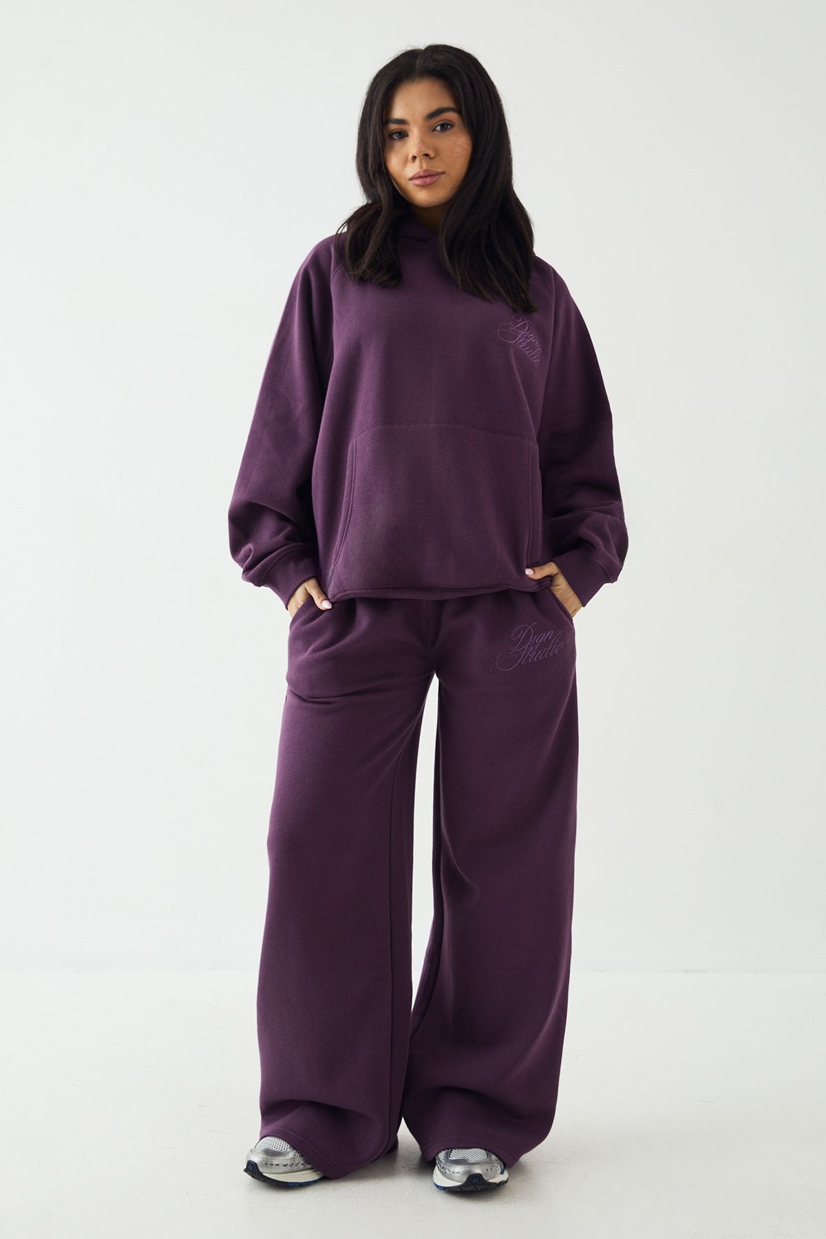 DSGN Studio DSGN Studio Contrast Script Straight Leg Jogger Aubergine