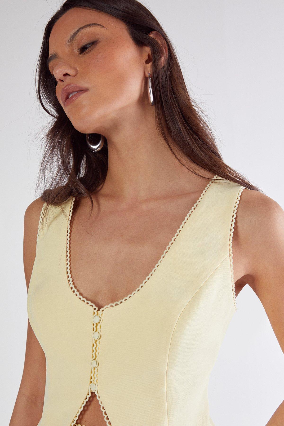 NastyGal Picot Trim Tailored Top Lemon image 3