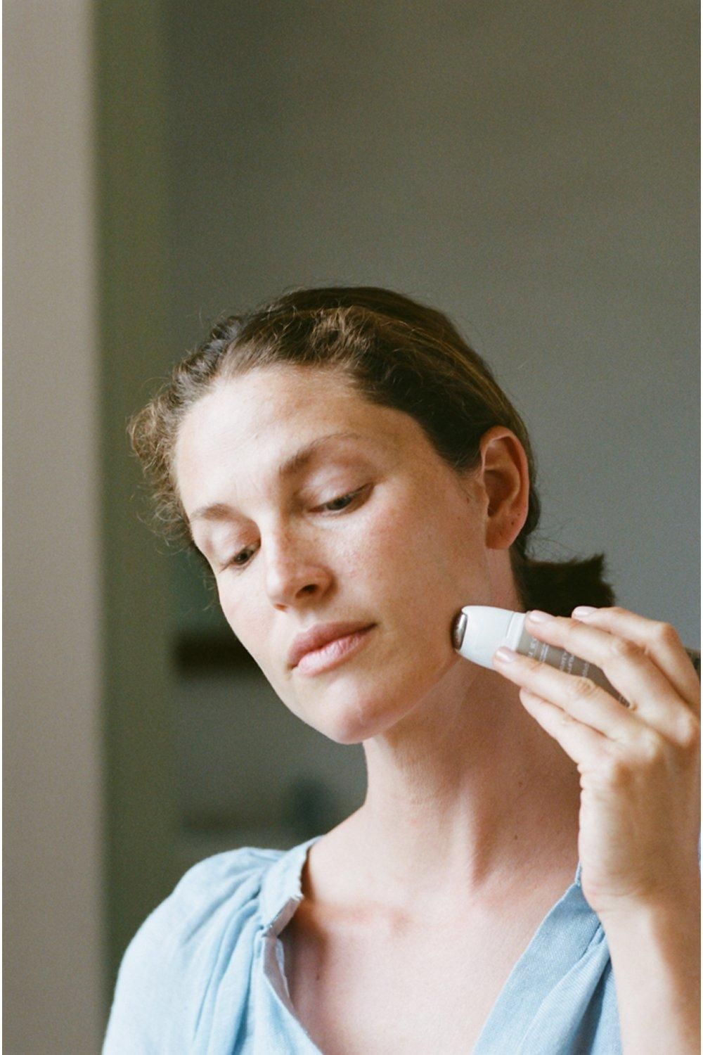 Korres Black Pine 4d Bioshapelift Up-lift Contouring Serum Clear image 2