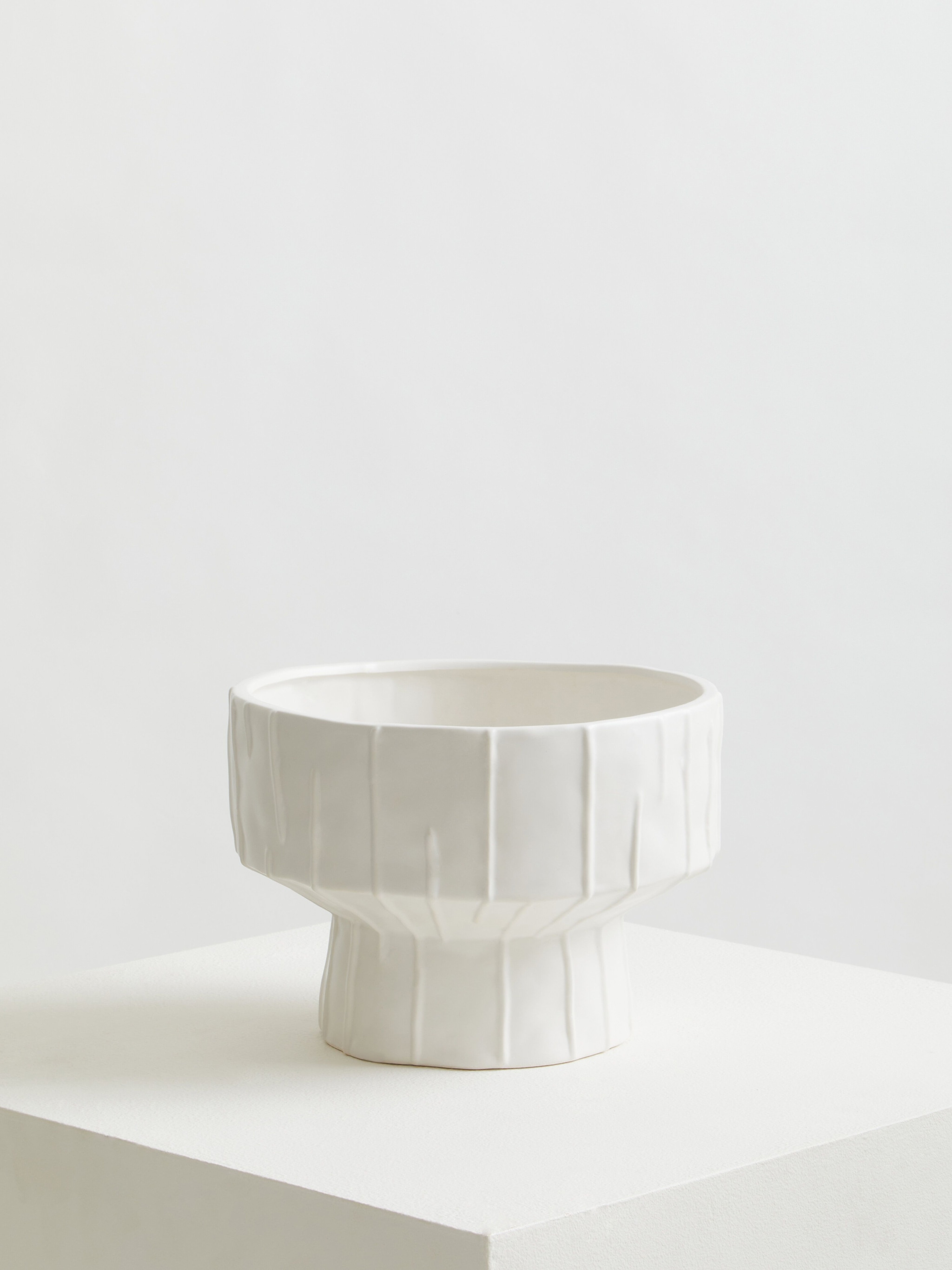 Orsina Ceramic White Vase, Versatile Pottery Vase, Compact And Lightweight Ceramic Vase For Artificial Flowers image 3