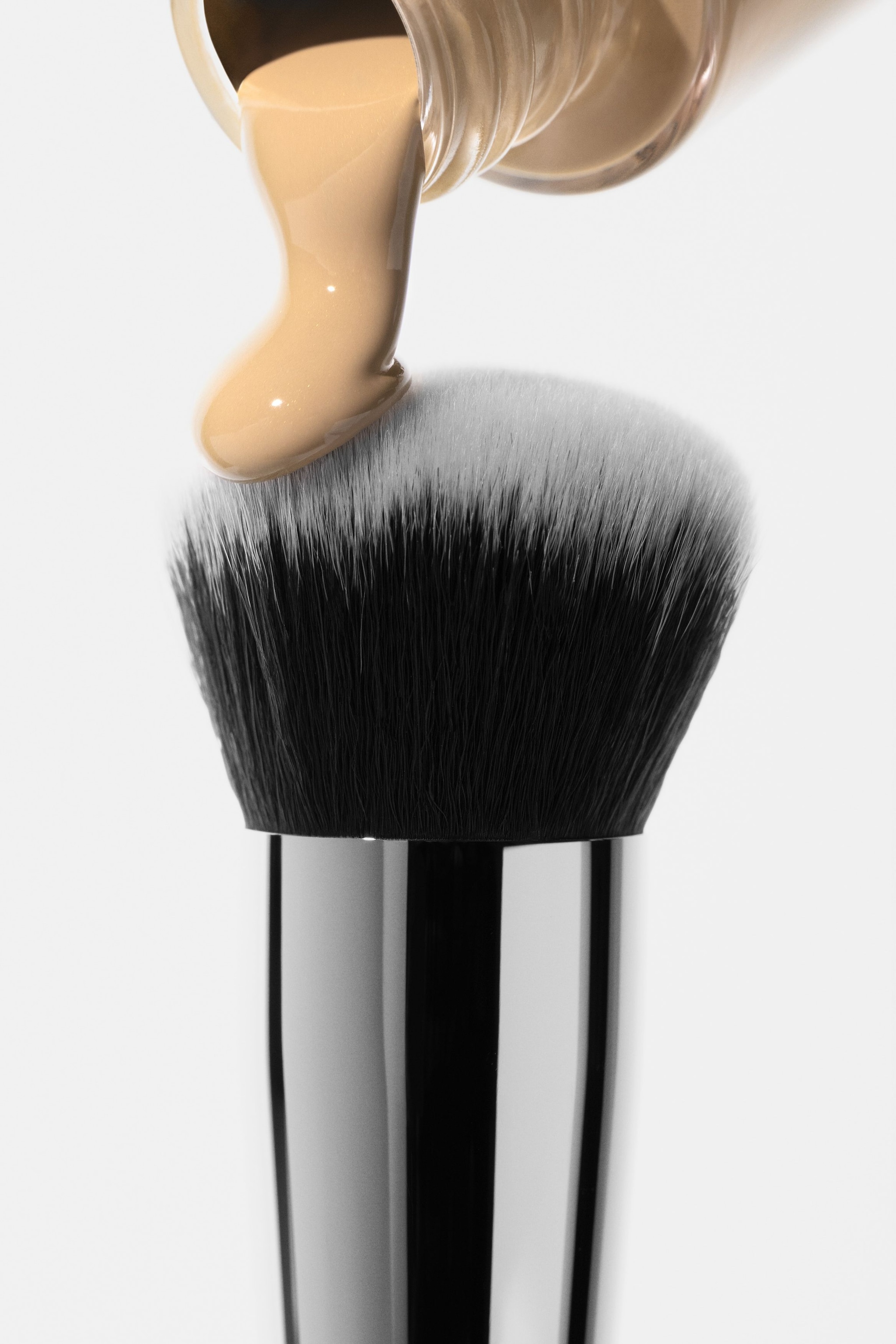 INGLOT All Covered Face Foundation image 3