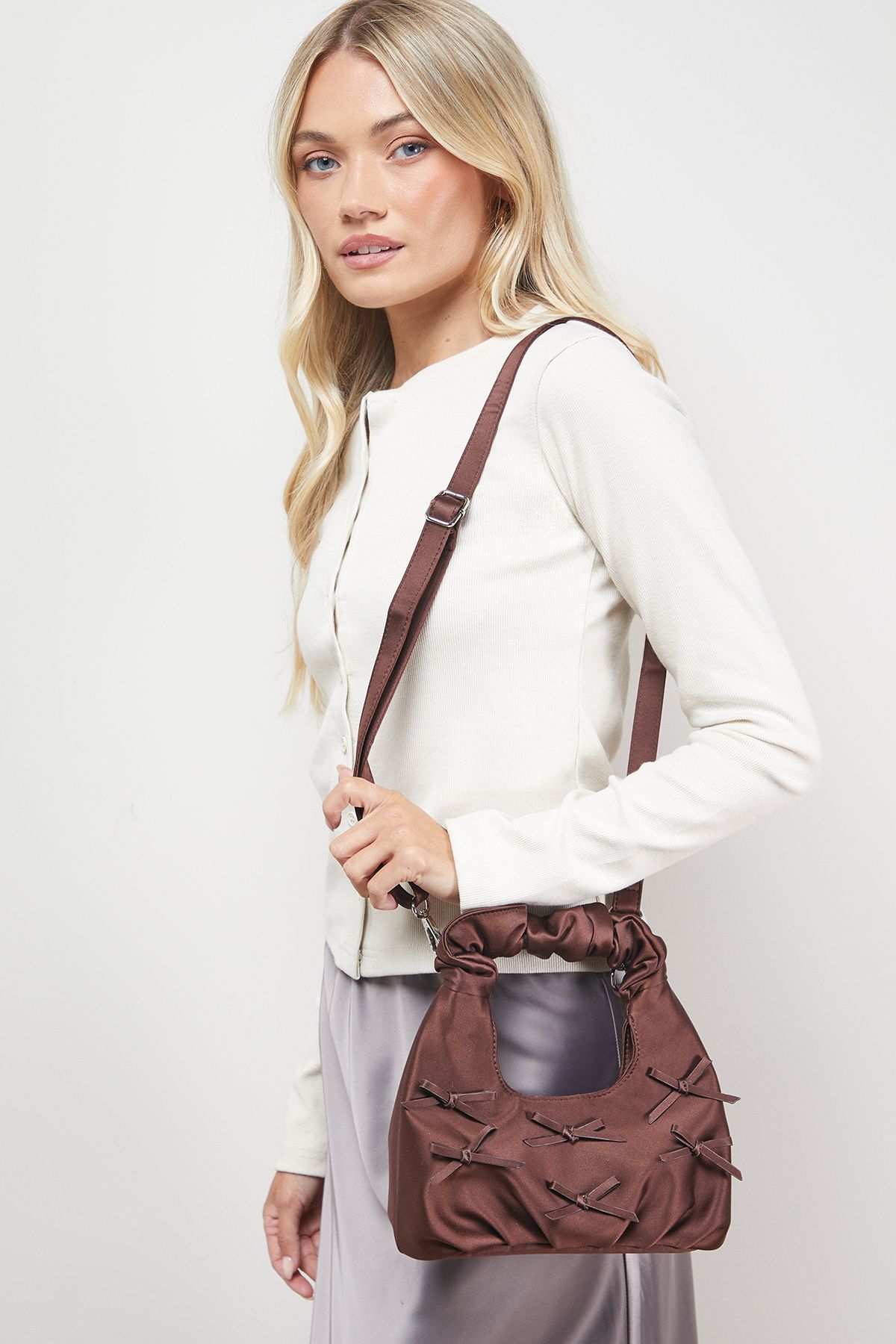 Oasis Liv Bow Detail Grab Bag Chocolate image 2