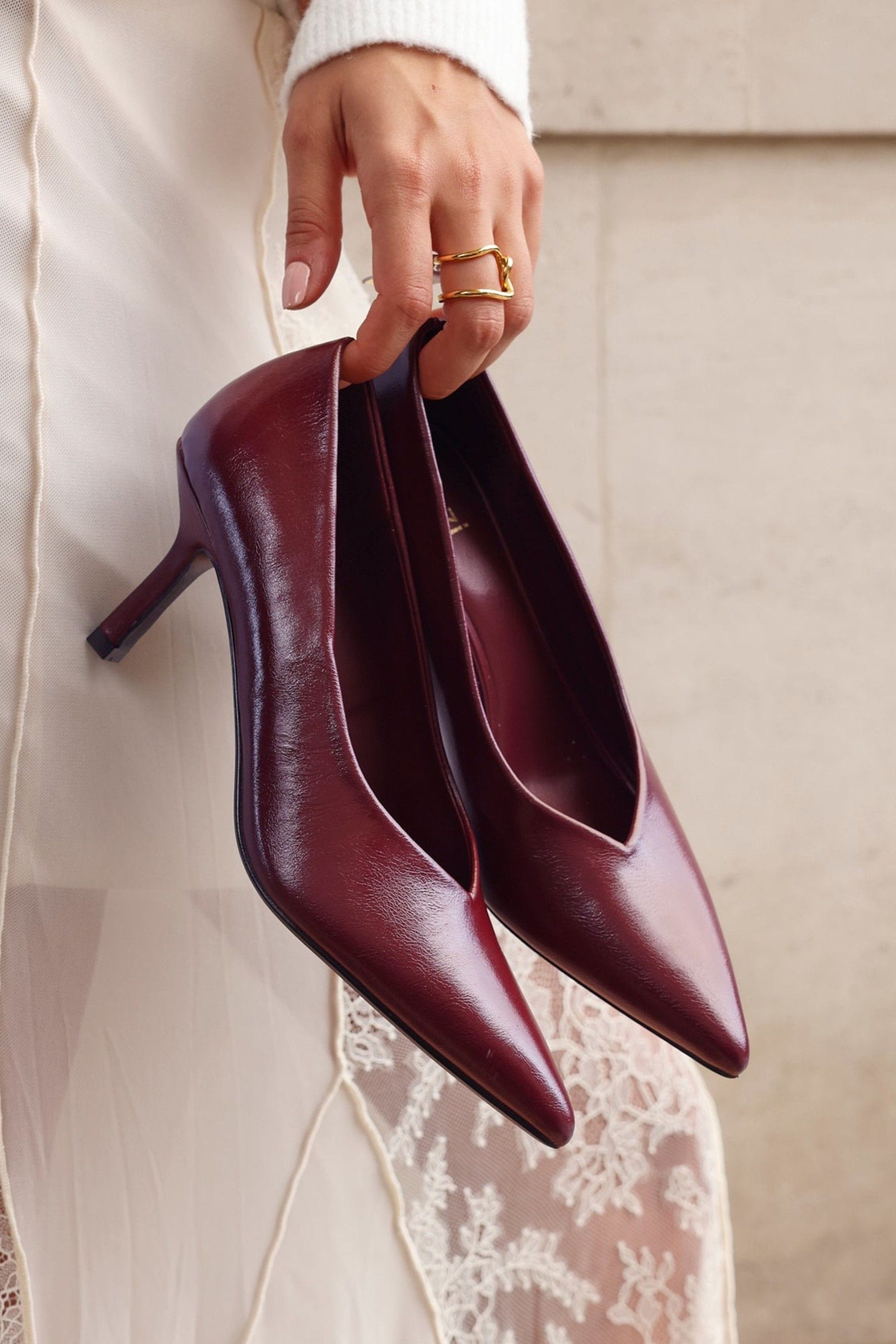 Linzi Bellamy Burgundy Faux Leather V-Cut Vamp Court Heels image 2