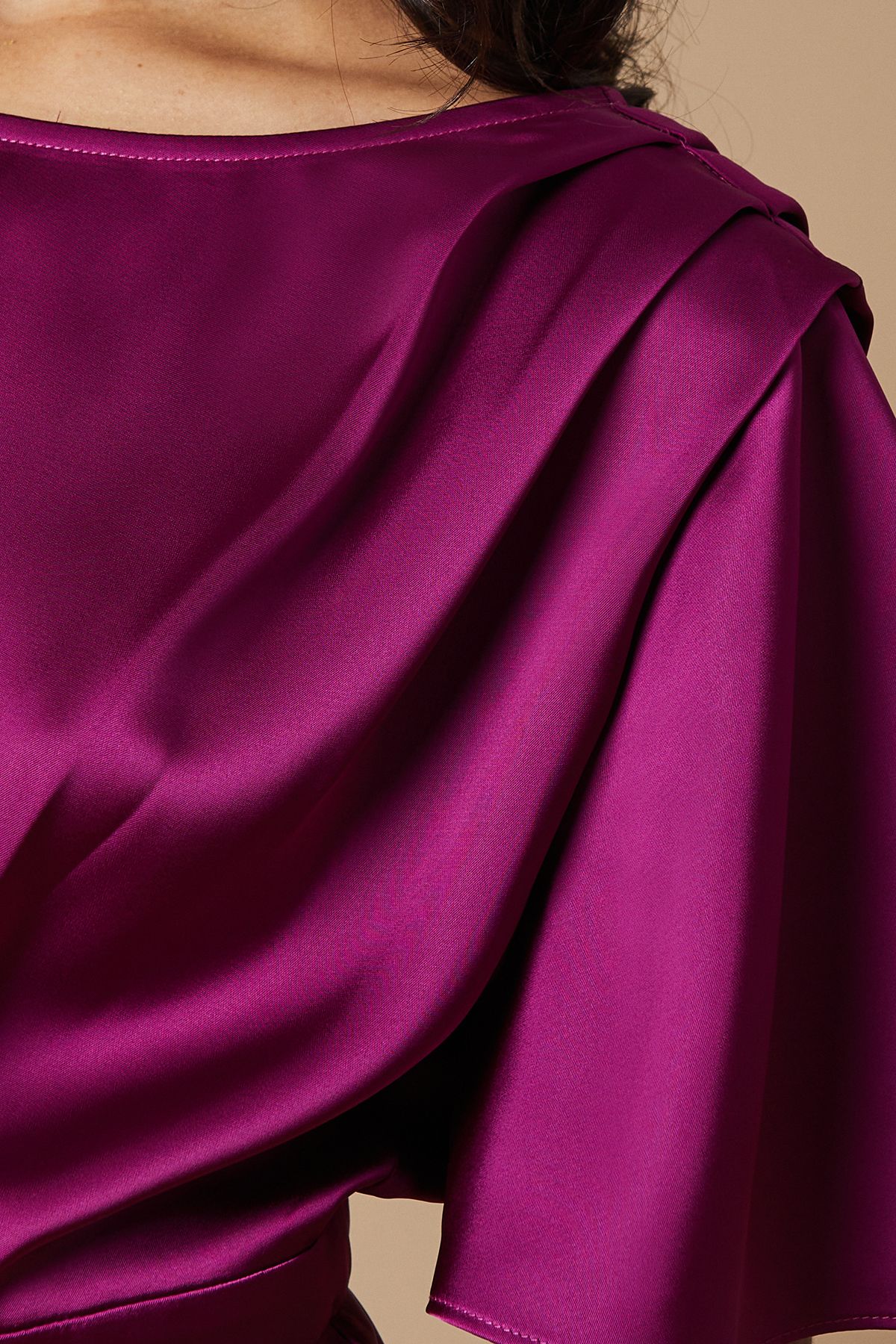 Oasis Petite Occasion Satin Pleat Shoulder Midaxi Dress Raspberry image 5