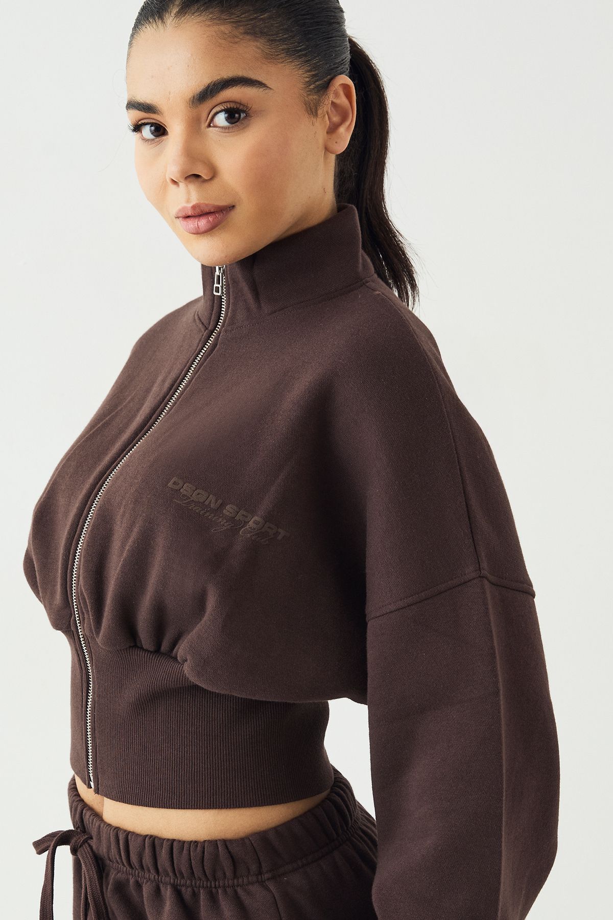 DSGN Studio DSGN Studio Sport Training Club Cinched Waist Collar Sweatshirt Coffee Bean image 4