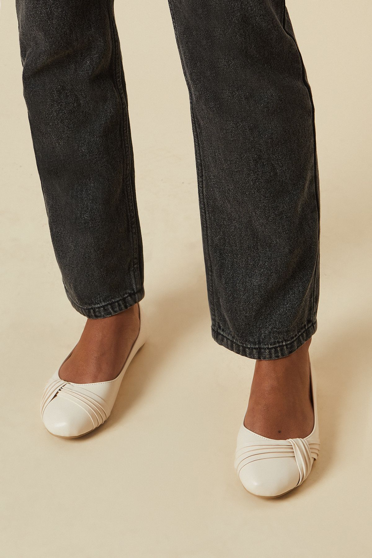 Dorothy Perkins Eliza Ruched Detail Flat Ballet Pumps Beige image 3