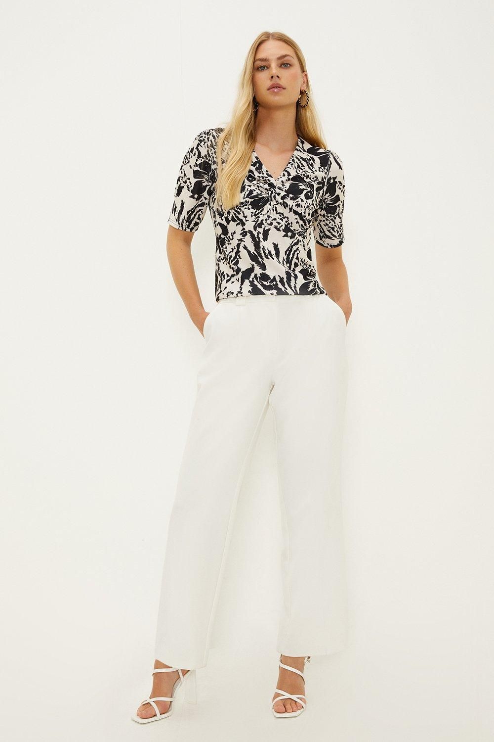 Oasis Mono Floral Twist Front Stretch Crepe Top Mono image 2