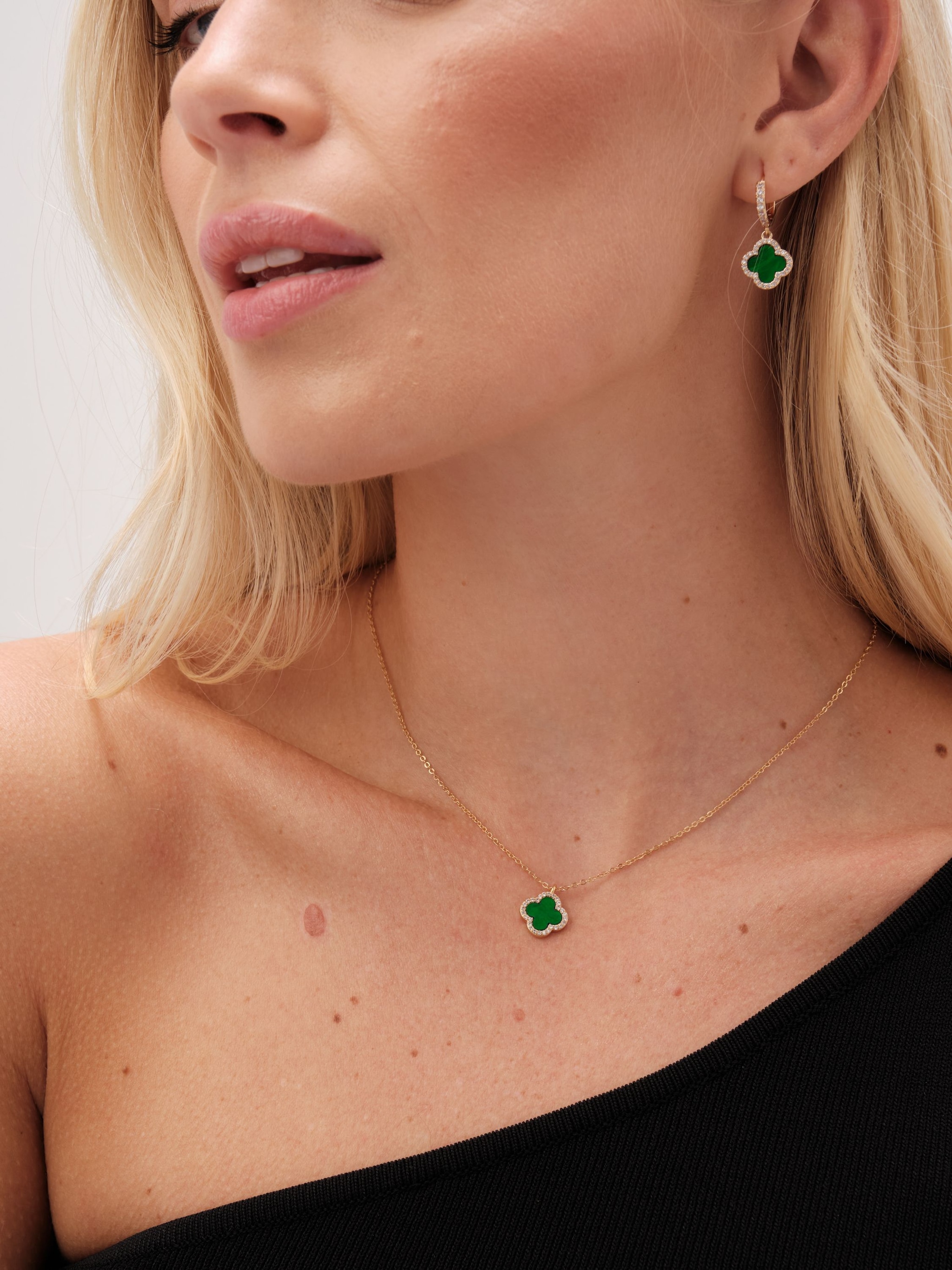 Jon Richard Gold Plated And Malachite Clover Pendant Necklace image 2