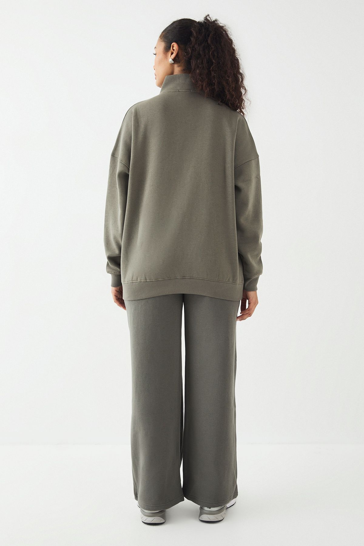 DSGN Studio Petite DSGN Studio Applique Straight Leg Jogger Khaki image 2